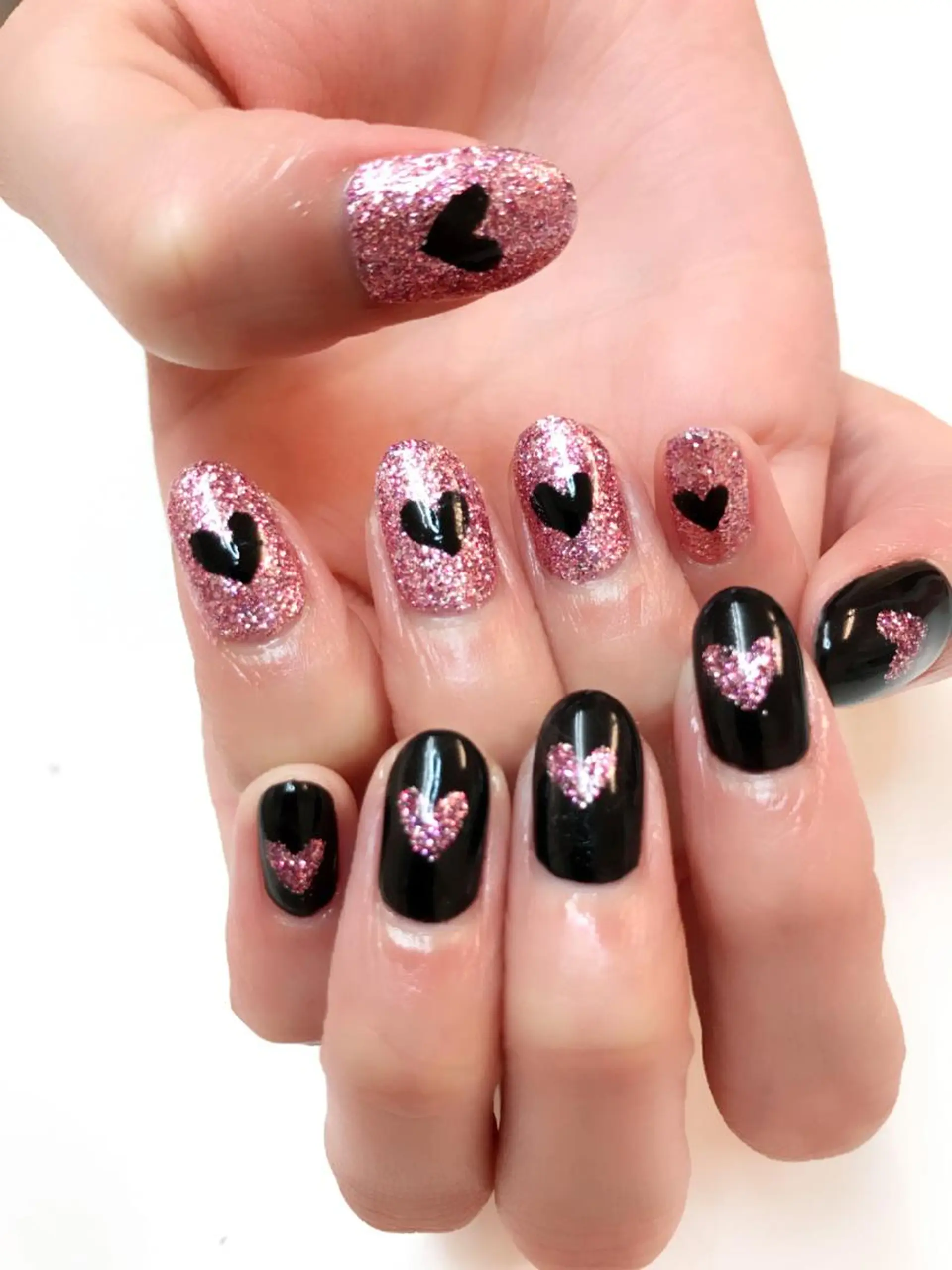 ロング カラー パーマ ヘアアレンジ キッズ ネイル マツエク・マツパ ハート ラメ(グリッター) Sunny side nailのネイルデザイン