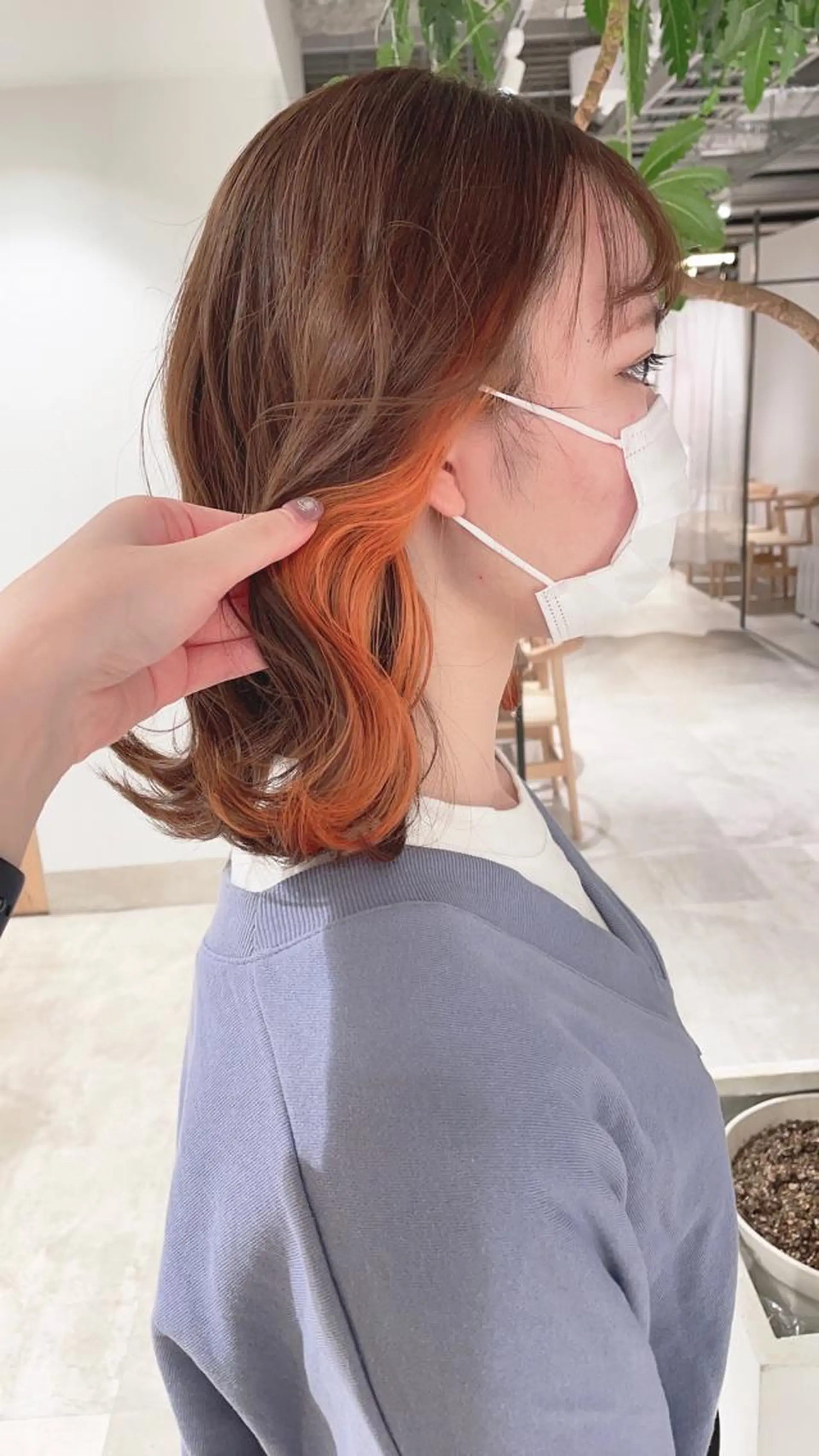 ミディアム カラー ブリーチ イヤリングカラー オレンジ ヘアカラー トリートメント 渋谷:インナーカラー ／🍒エリカ🍒のヘアスタイル