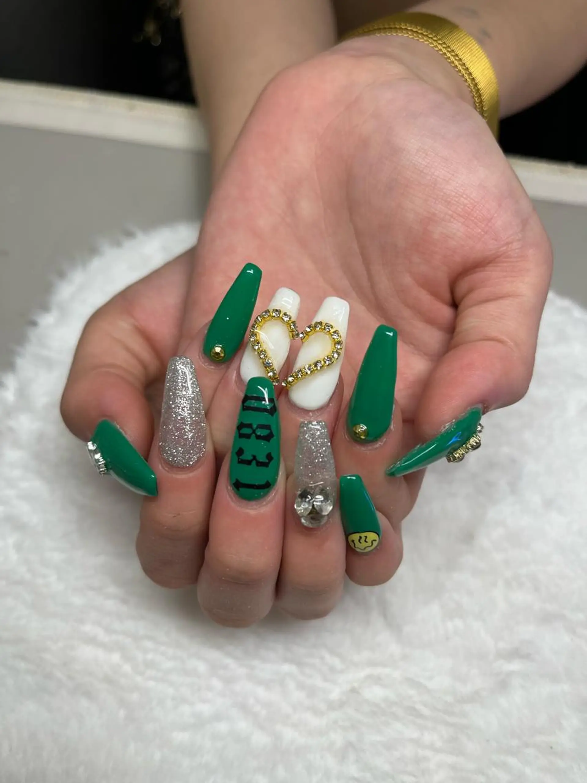 ネイル nail.salon .Reversalのネイルデザイン