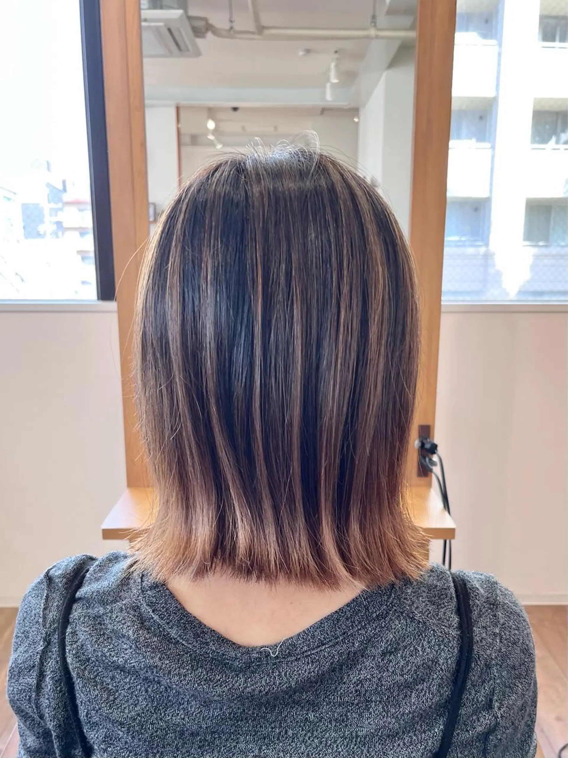 ショート カラー バレイヤージュ ベージュカラー ブリーチ レイヤーカット ヘアカラー KIZU 髪質改善 オカルト怪談のヘアスタイル