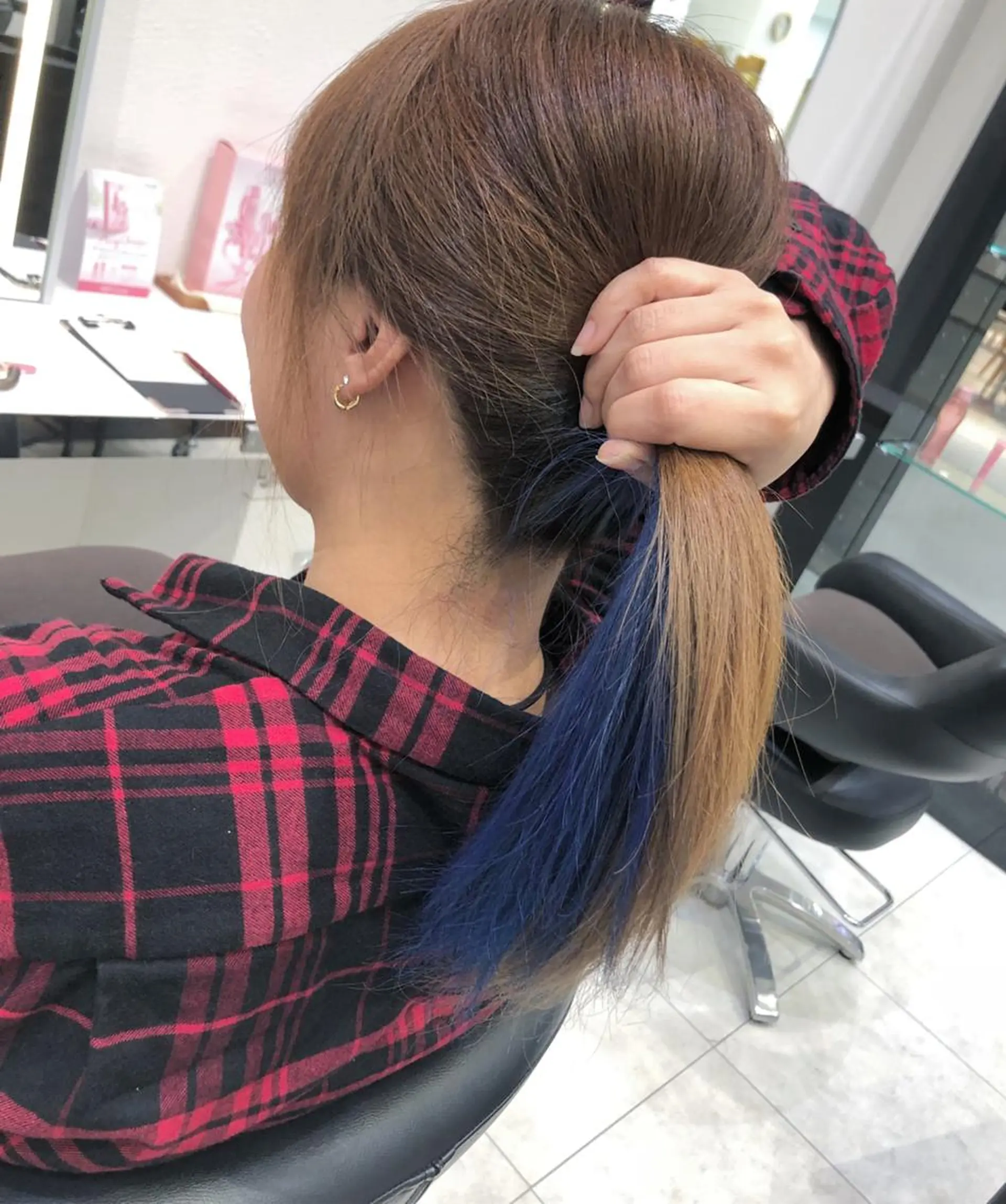 ロング ヘアカラー 岸 保奈美のヘアスタイル
