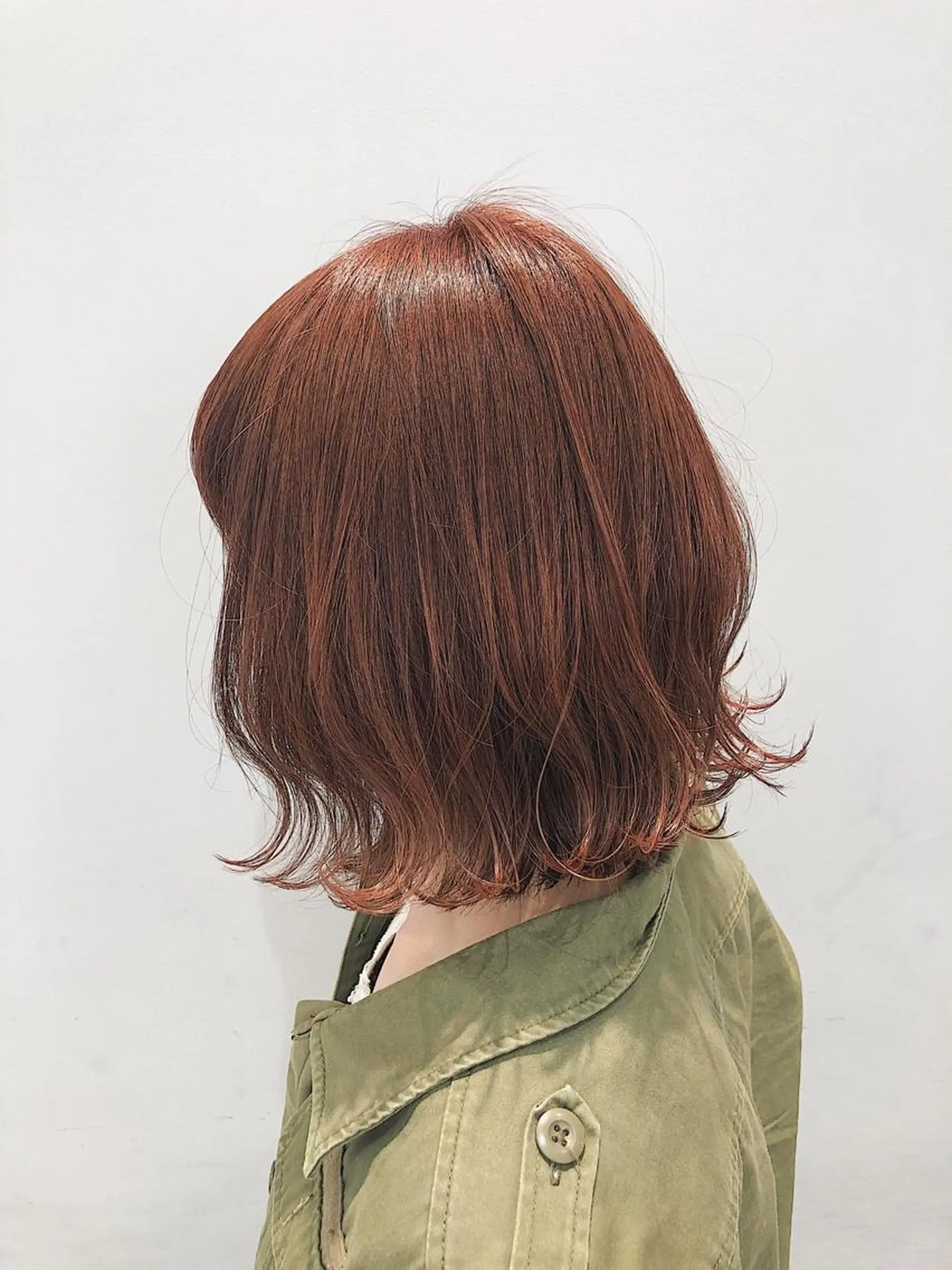 ミディアム カラー 切りっぱなしボブ オレンジ ボブ 外ハネヘア 韓国ヘア🇰🇷 トヨキトキコのヘアスタイル