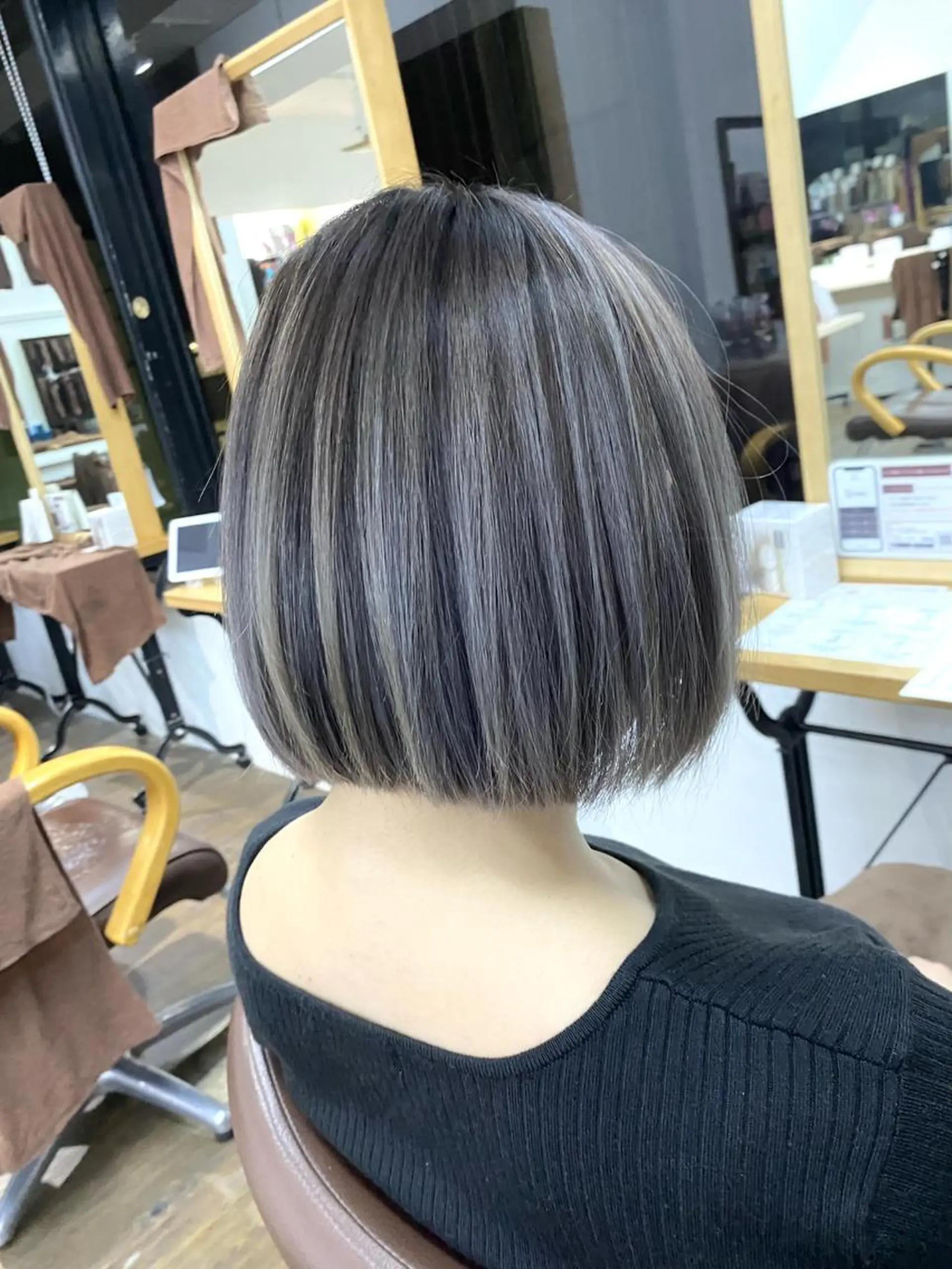 ショート カラー バレイヤージュ ブリーチ 透明感カラー ハイトーンカラー レイヤーカット XELVE所属・髪質改善♠️ KENTAROのヘアスタイル