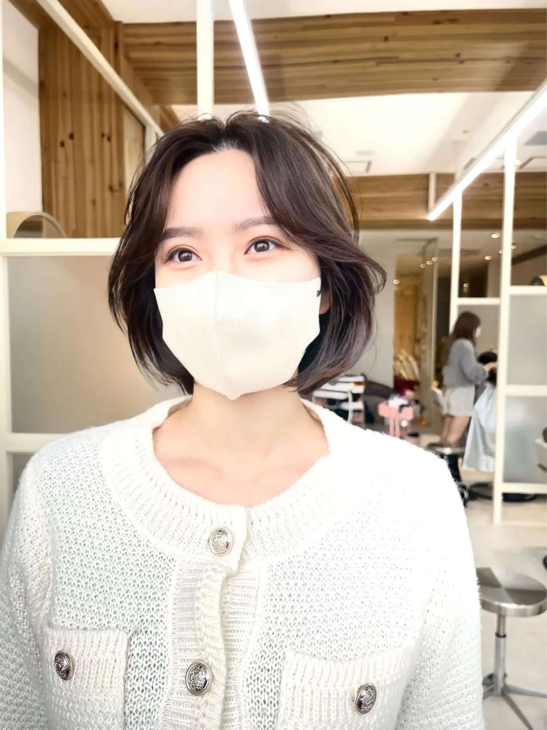 ショート カラー ベージュカラー グレージュ ボブ くびれヘア くせ毛 カット ヘアカラー トリートメント ニュアンスレイヤー ハイトーンカラーのヘアスタイル