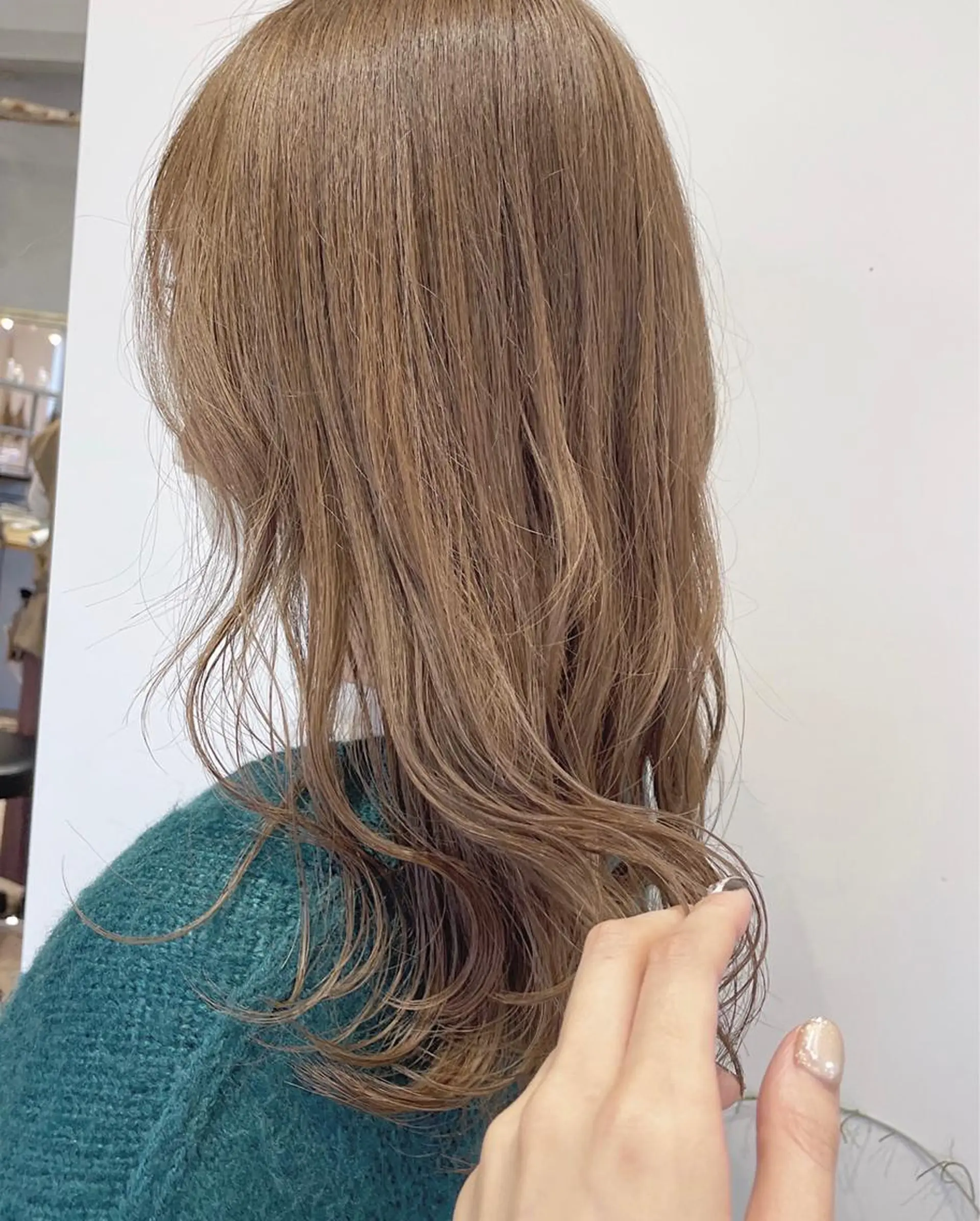 カラー ベージュカラー ブリーチ 三村 桜生のヘアスタイル