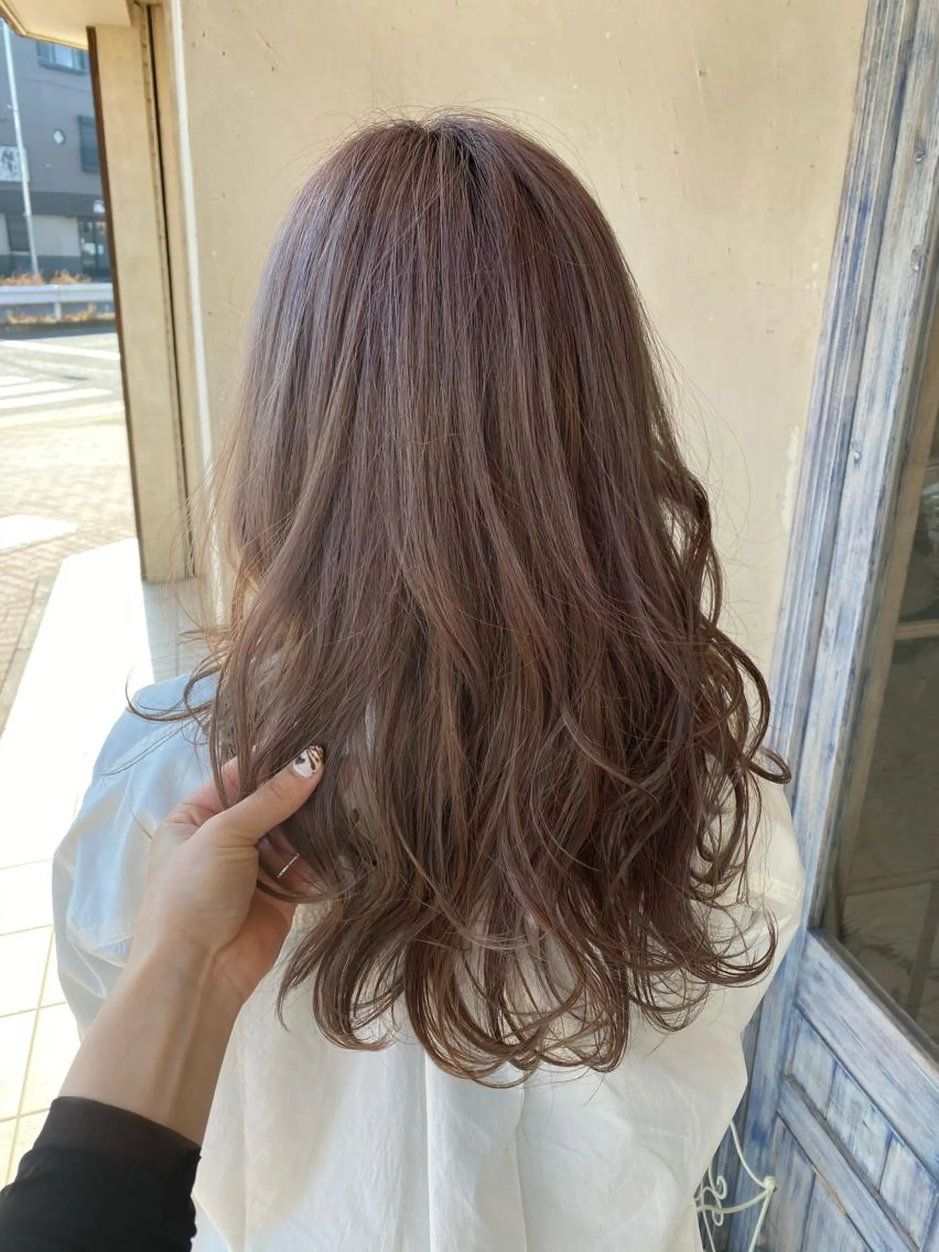 ロング カラー ベージュカラー ブリーチ amie by afloat(エイミーバイアフロート)所属・井上 日菜乃のヘアスタイル