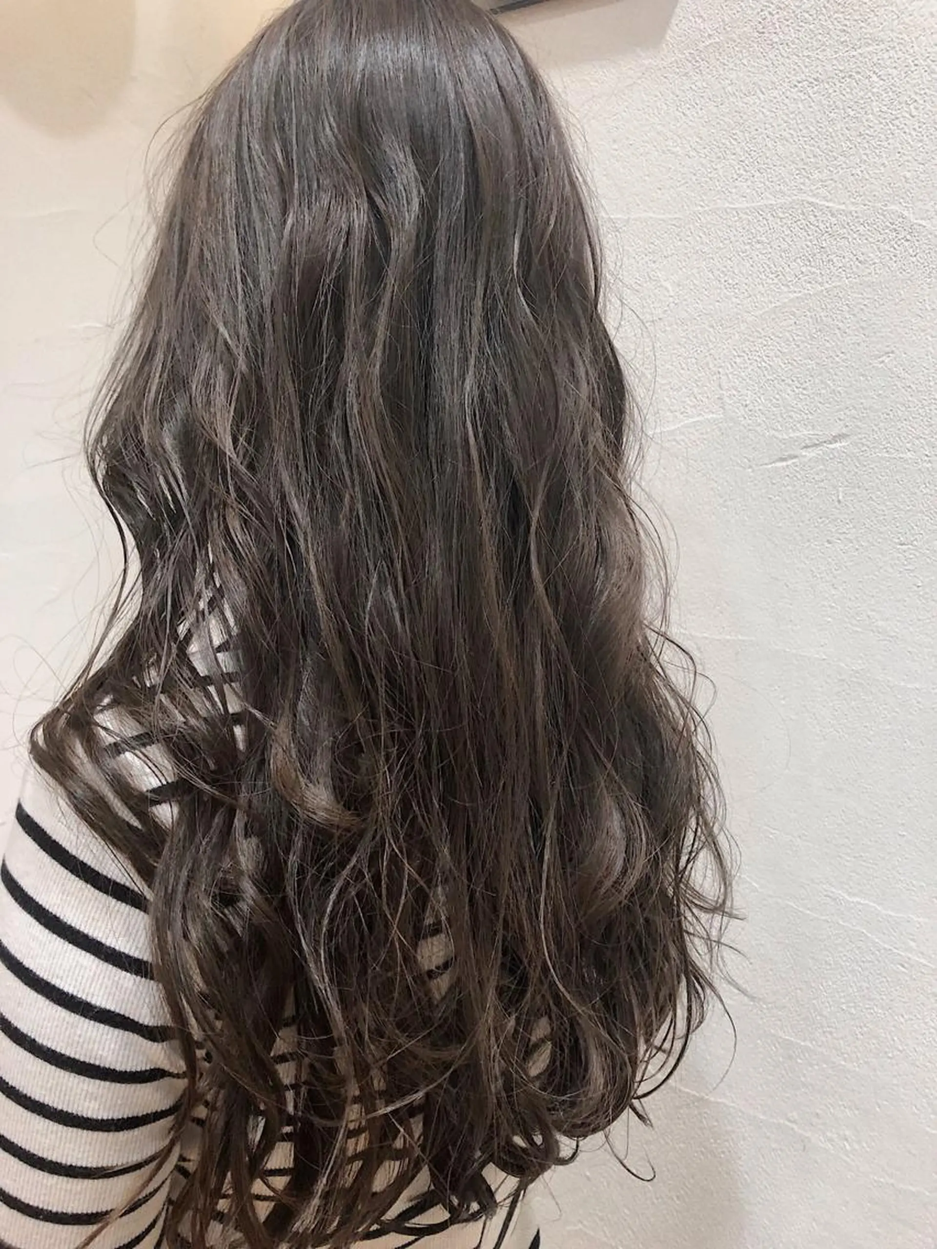 ミディアム カラー グレージュ ハイライトカラー ハイライト カットが得意 🫧ショートボブ🫧のヘアスタイル