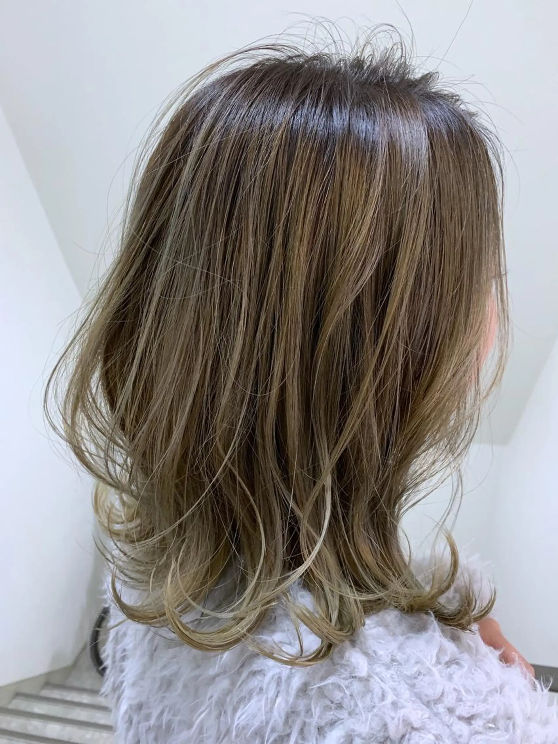 ミディアム レイヤーカット ヘアカラー 村阪 由美子のヘアスタイル