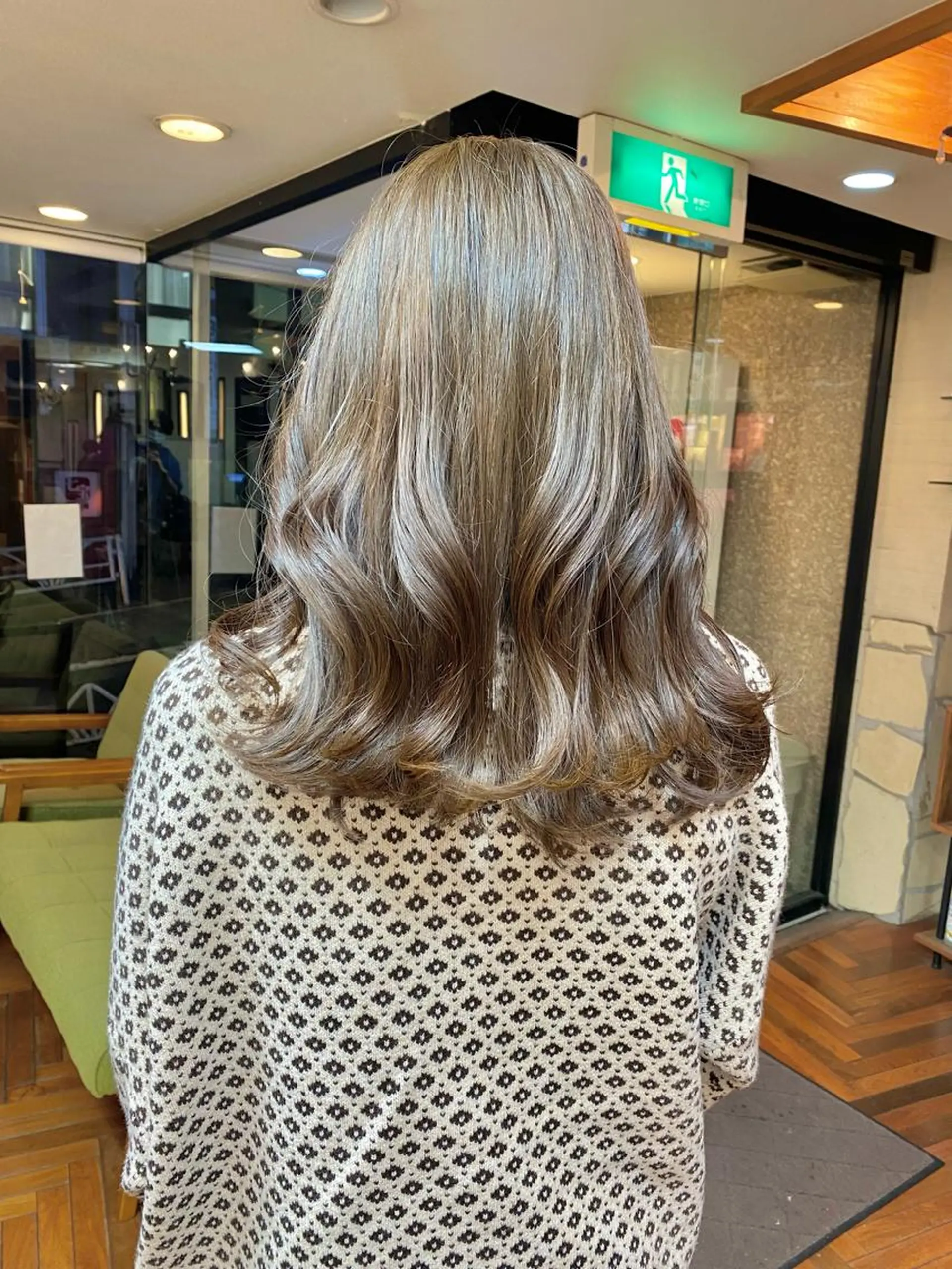 ロング カラー ベージュカラー オリーブベージュ 韓国風ヘア カット ヘアカラー トリートメント ボブ/縮毛矯正/ レイヤー/塚田のヘアスタイル