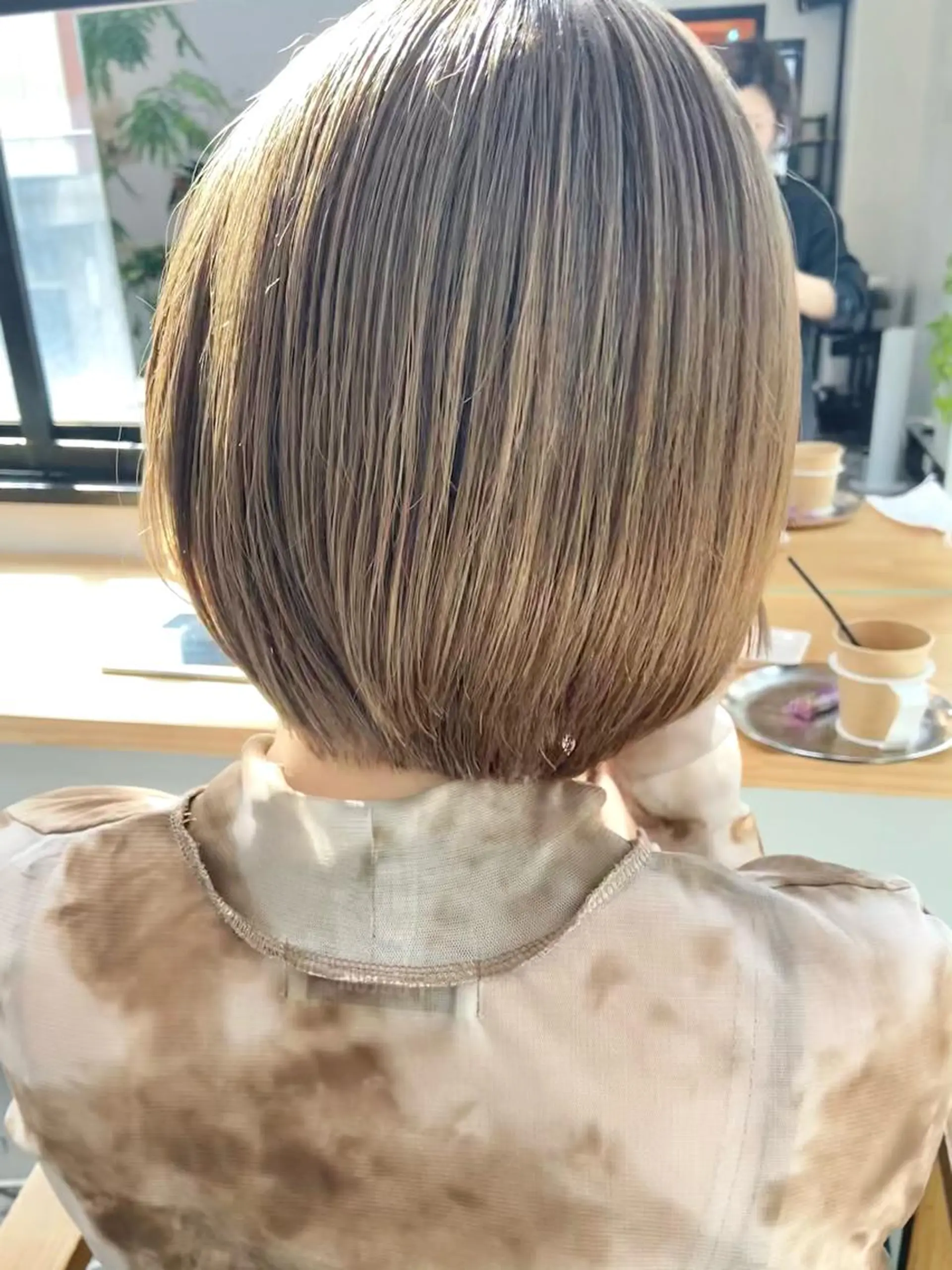 ショート カラー ヘアアレンジ ベージュカラー 田中 あやなのヘアスタイル