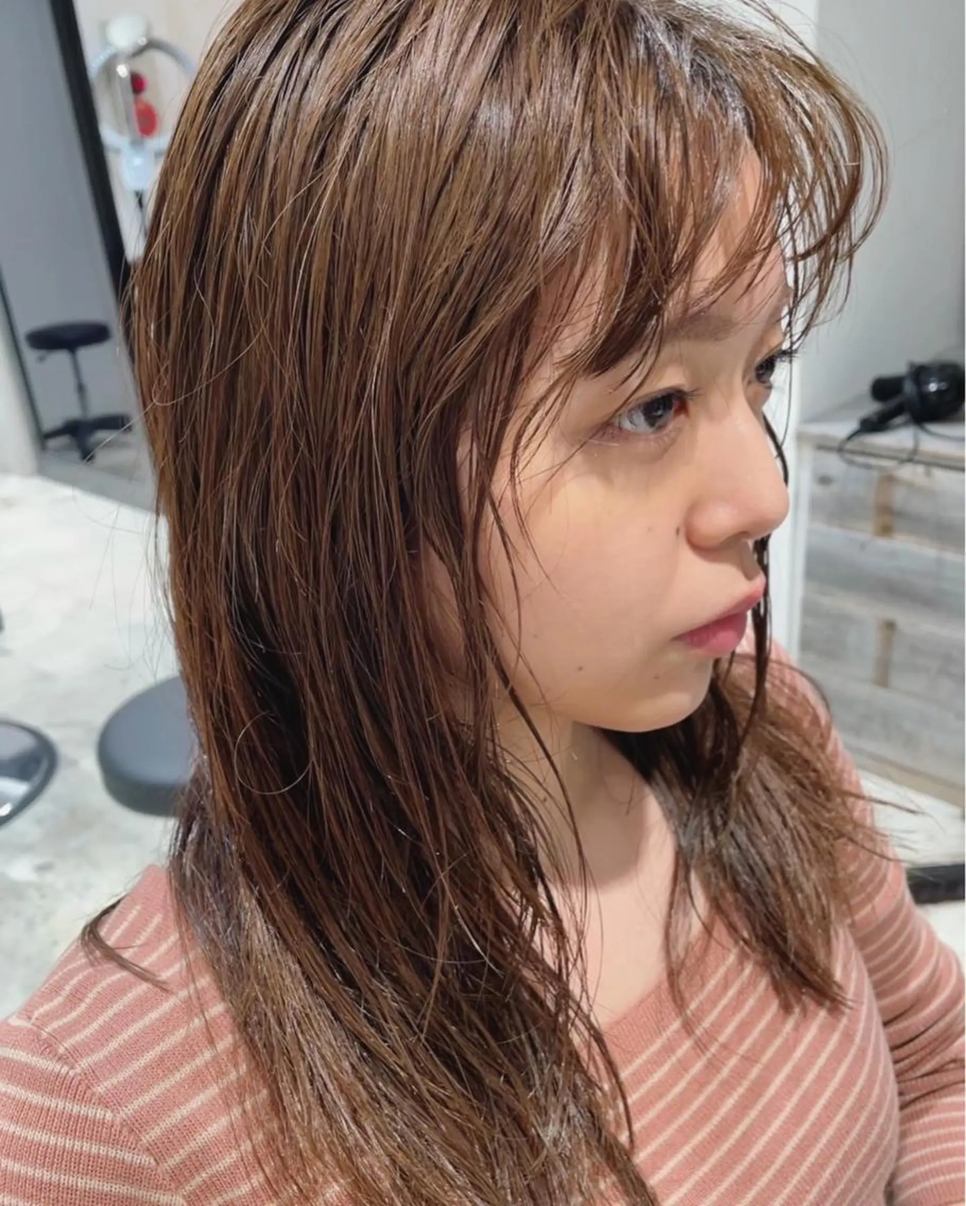 セミロング カラー くせ毛 カット ヘアカラー トリートメント Loom.所属・村上雅人 ナチュラルモードのヘアスタイル