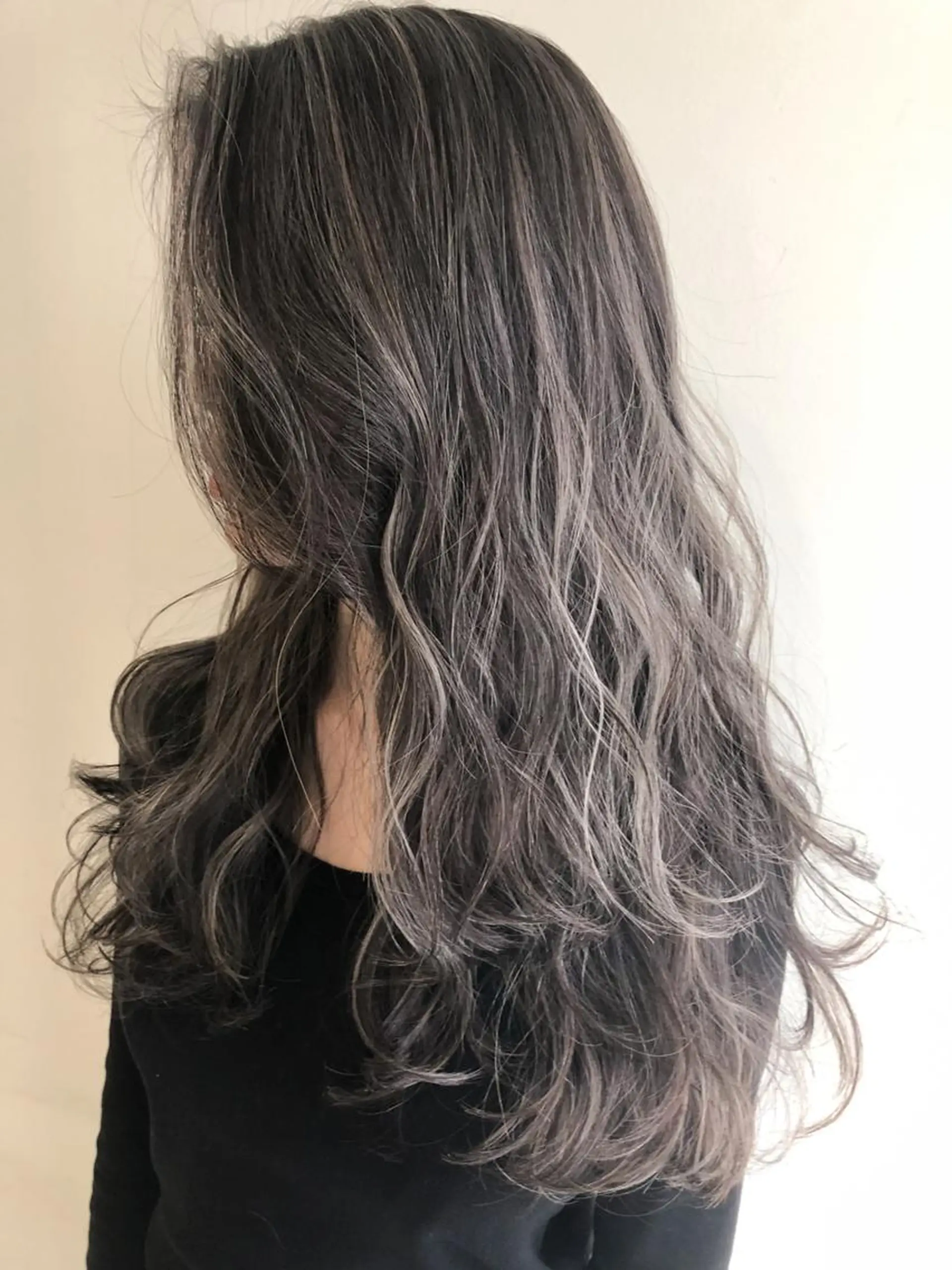 ロング カラー グラデーションカラー グレージュ ハイライトカラー ハイライト WONK. ウォンク 心斎橋のヘアスタイル