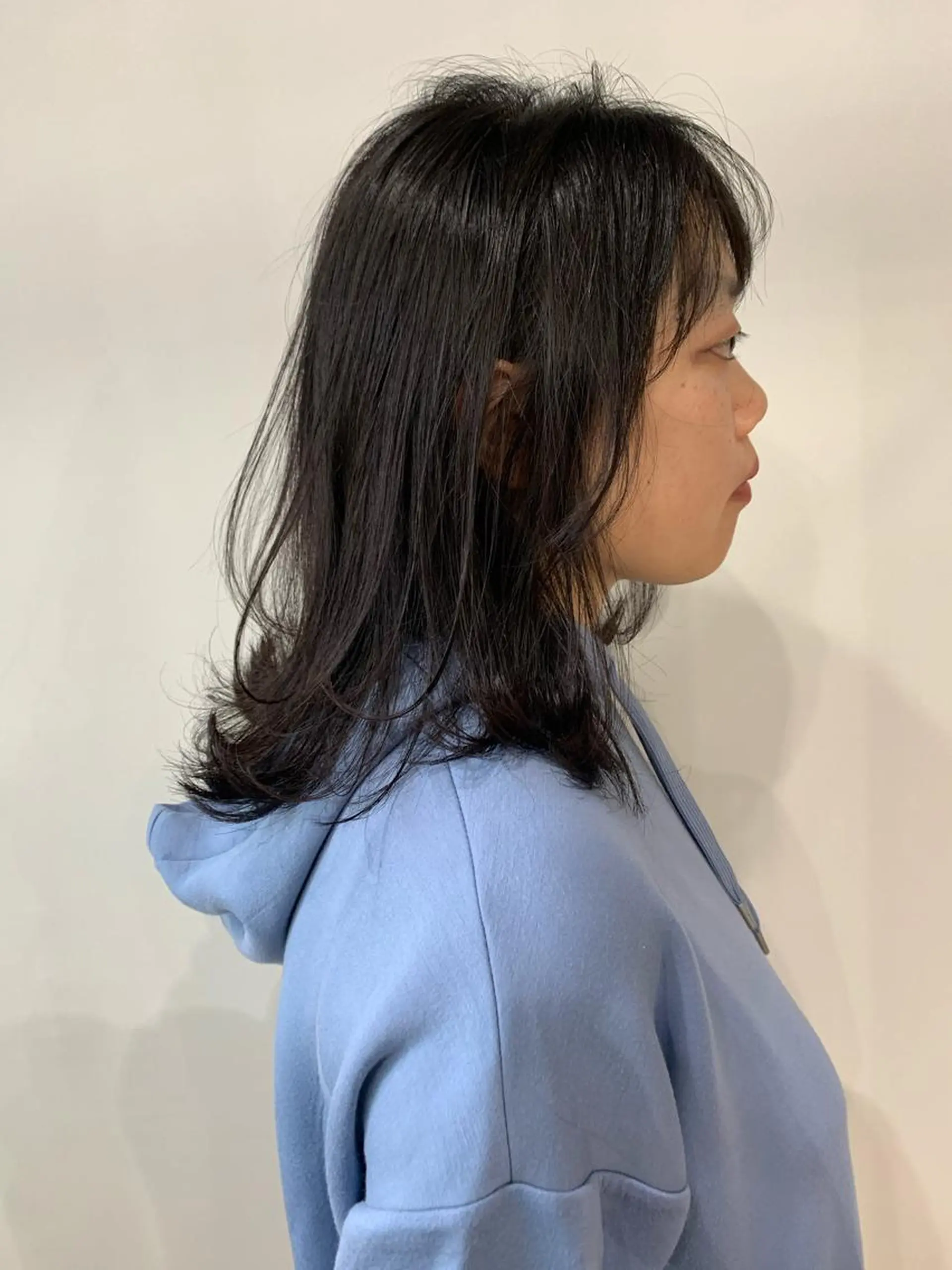 ミディアム レイヤーカット ハイトーンカラー RYUのヘアスタイル
