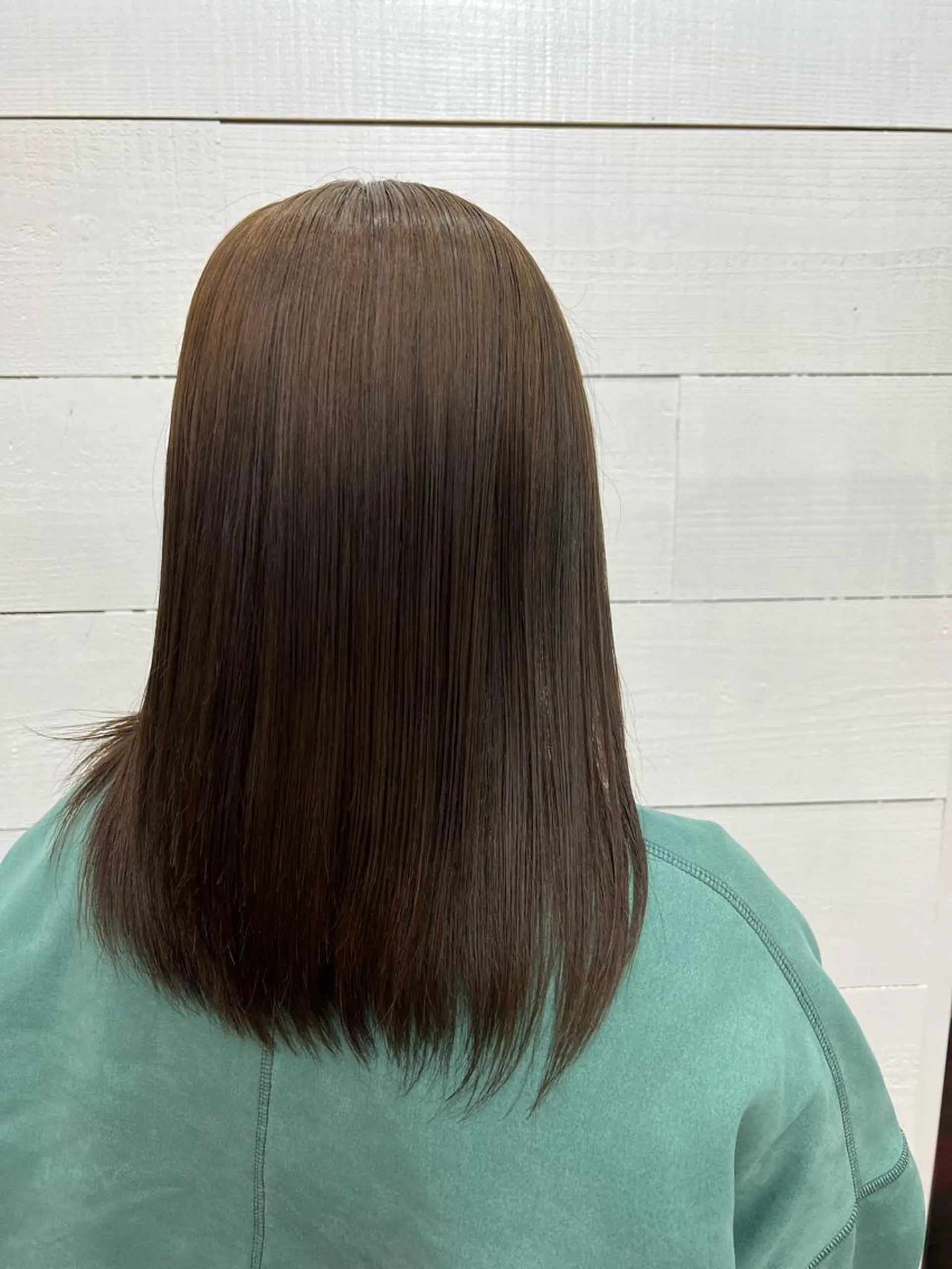 ミディアム カラー ベージュカラー オリーブベージュ LOMARLIE JURIAのヘアスタイル