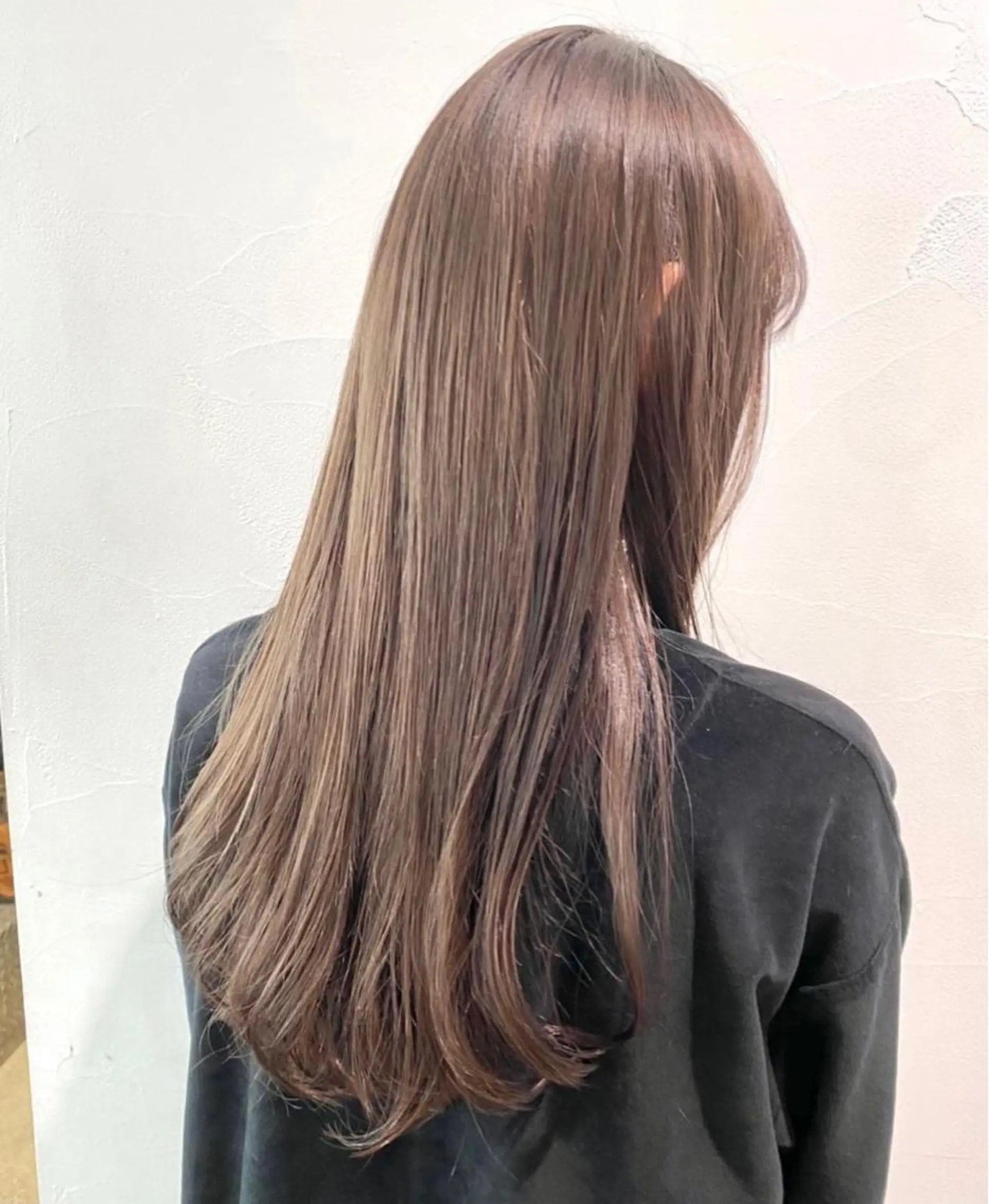 ロング カラー ベージュカラー ミルクティーベージュ カット ヘアカラー トリートメント DX渋谷所属・カラー特化美容師 サトウリュウマのヘアスタイル