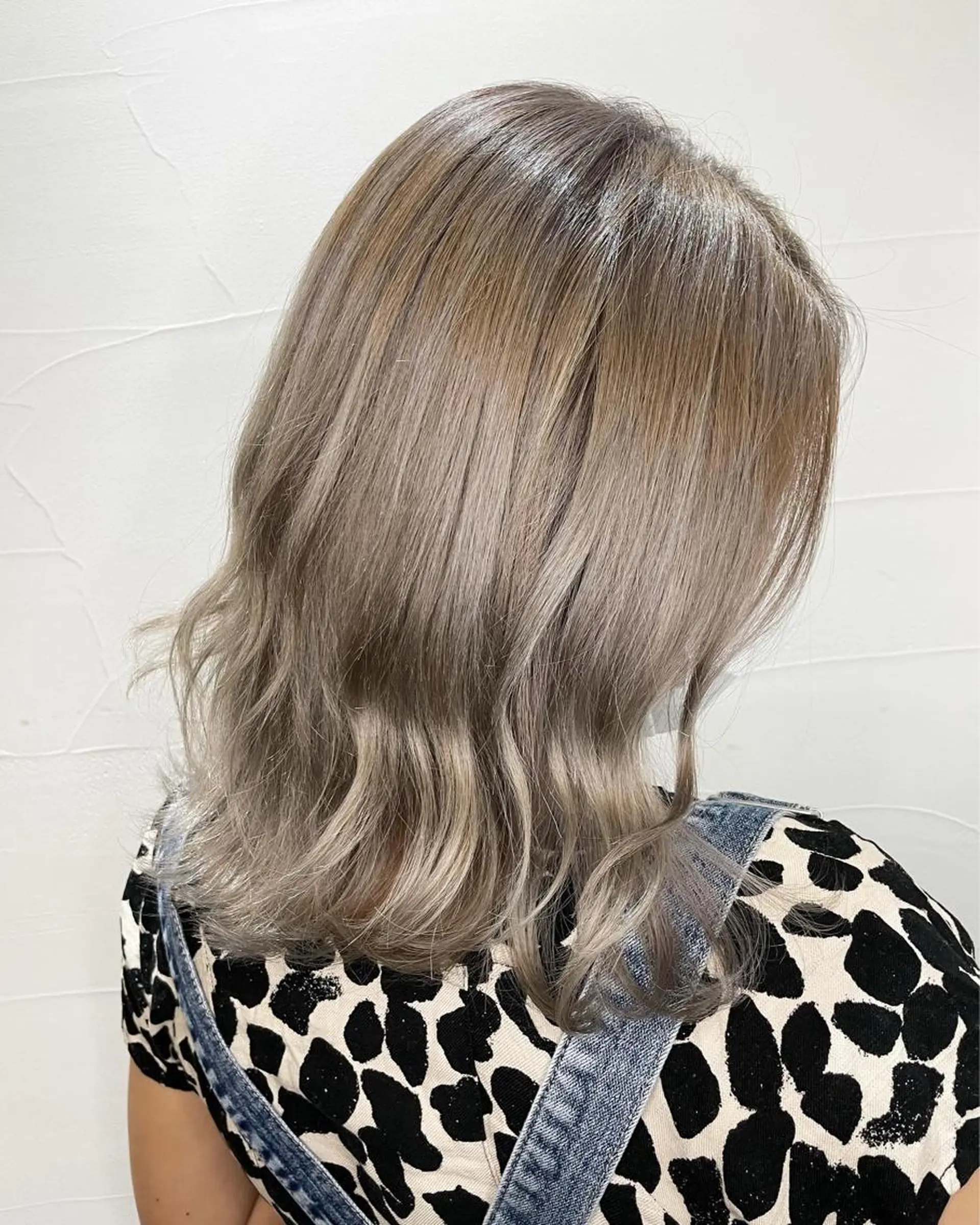 ミディアム カラー ハイトーンカラー シルバー ヘアカラー トリートメント バレイヤージュカラー 特化美容師✨星皓太のヘアスタイル