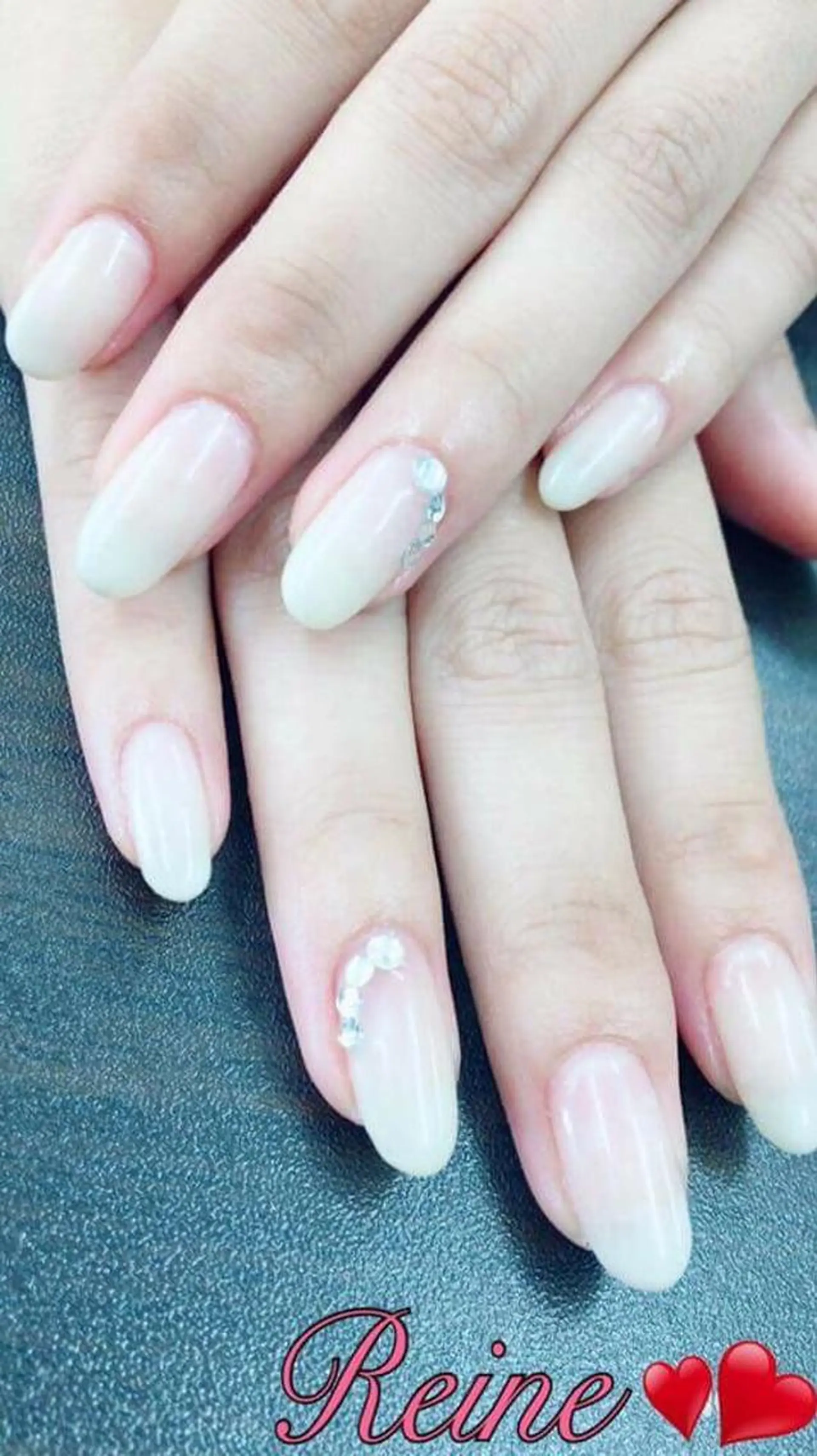 ネイル オフィスネイル シンプルネイル Nailsalon Reine所属・玉栄 伶奈のネイルデザイン