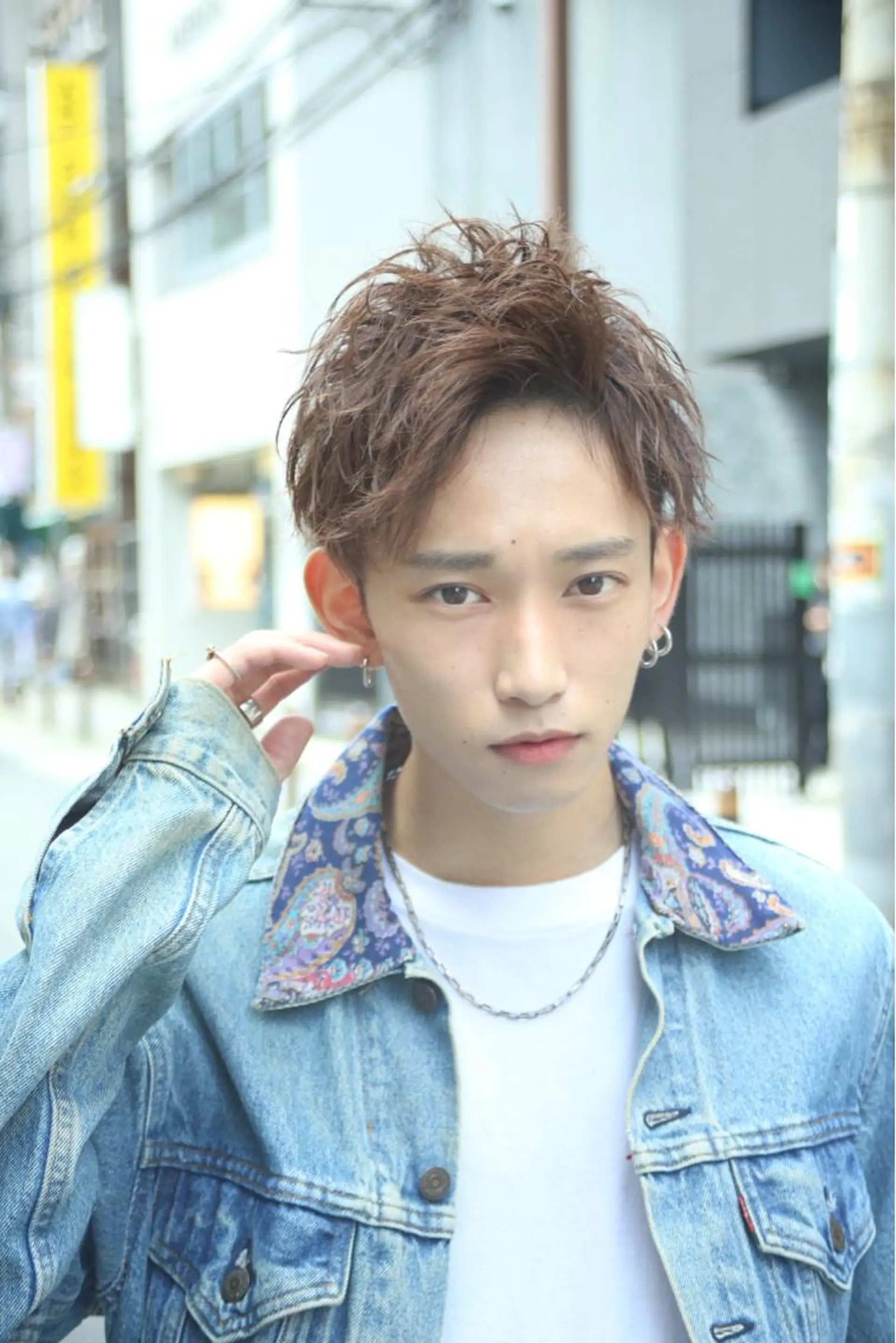 ショート パーマ ヘアアレンジ メンズ アップバング メンズブリーチ センターパート ダウンパーマ フェードカット カット パーマ トリートメント ヘッドスパ ヘアセット 【メンズヘアの匠】 タニ　心斎橋　アメ村のヘアスタイル