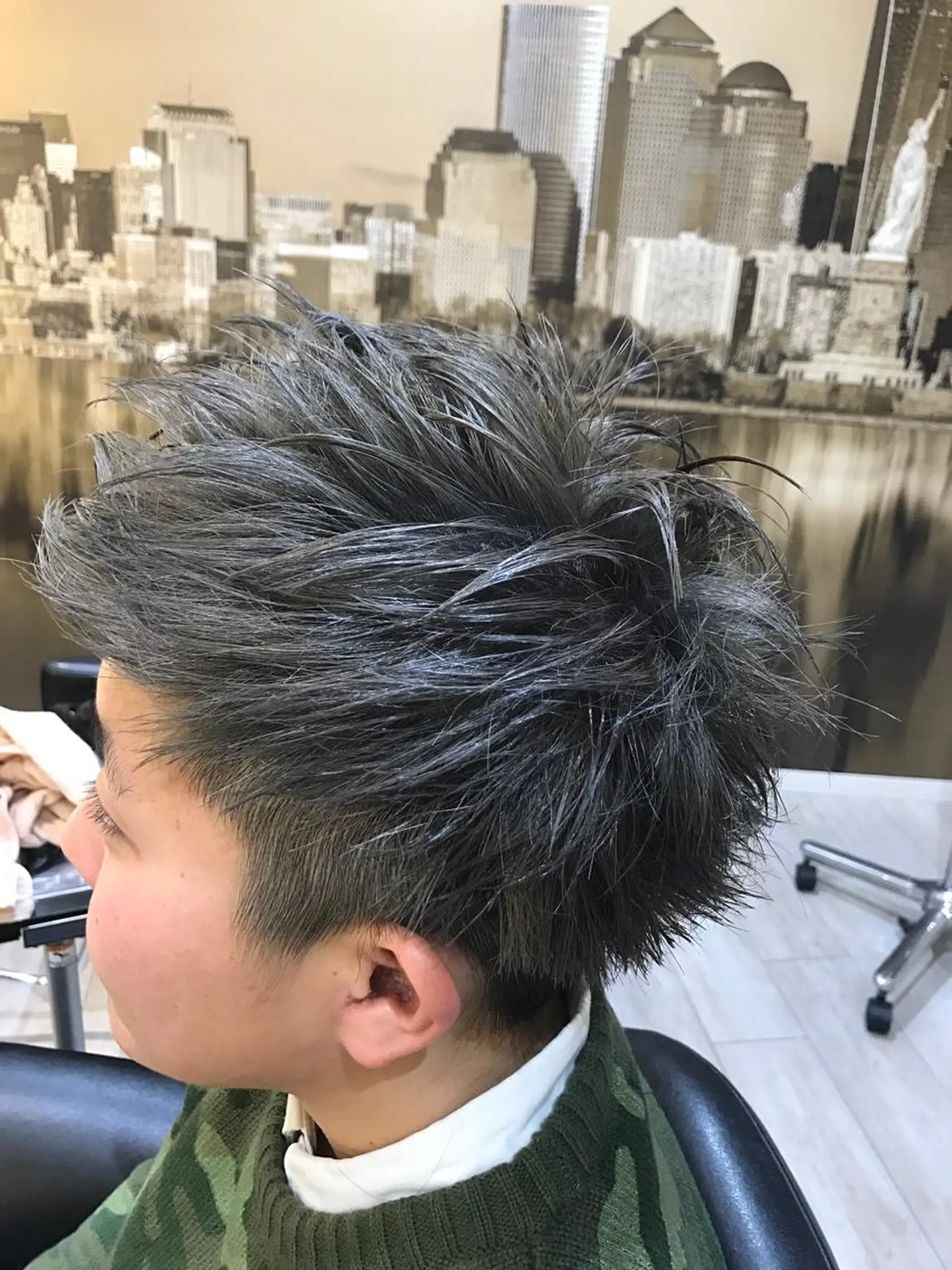 ショート カラー アッシュ シルバー シルバーアッシュ ヘアカラー ハイライト/髪質改善 ✂️十河祐輝のヘアスタイル