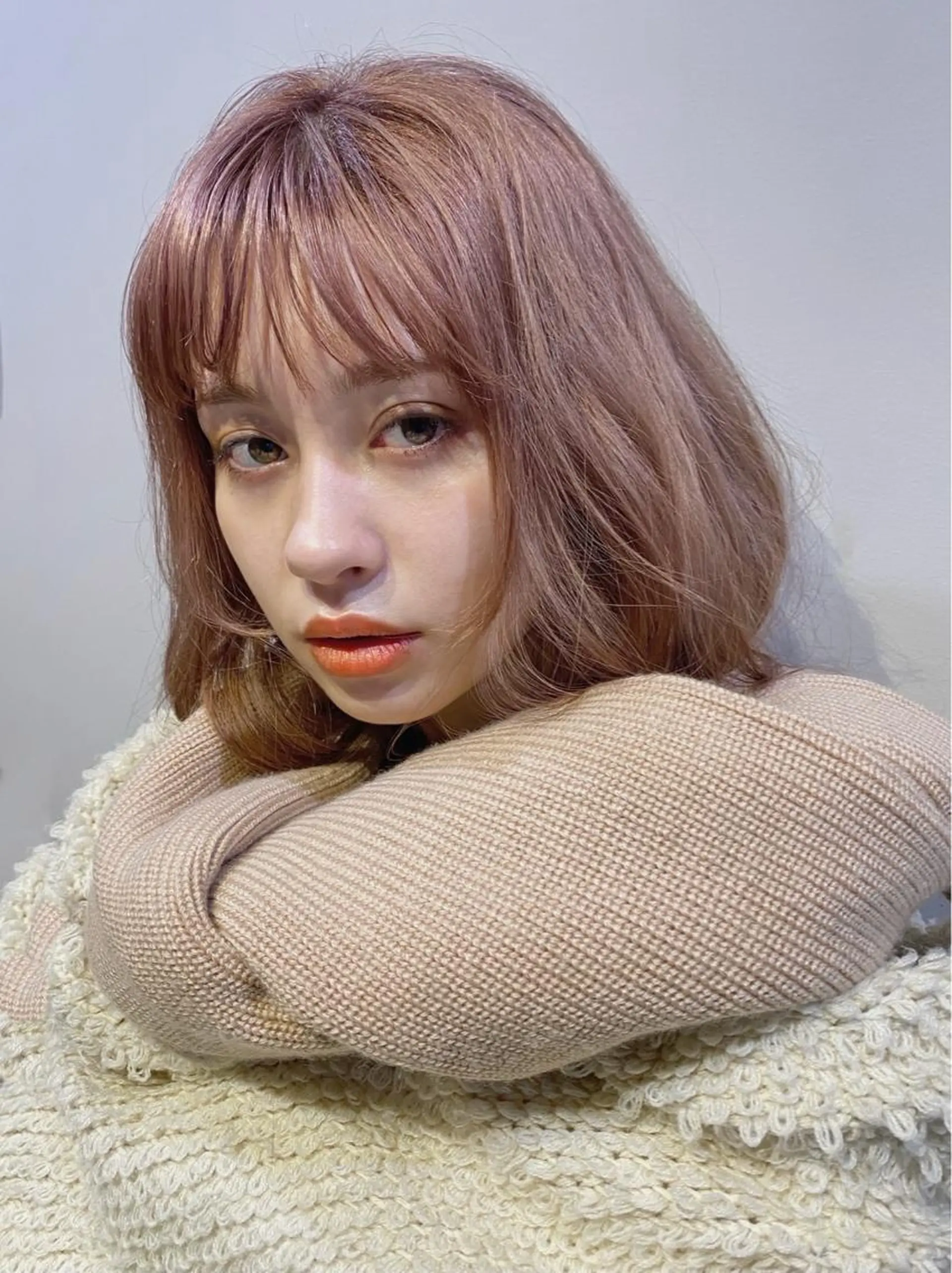 セミロング カラー ハイトーンカラー ピンクカラー レイヤーカット/栄/ 顔周り/キトウモエノのヘアスタイル