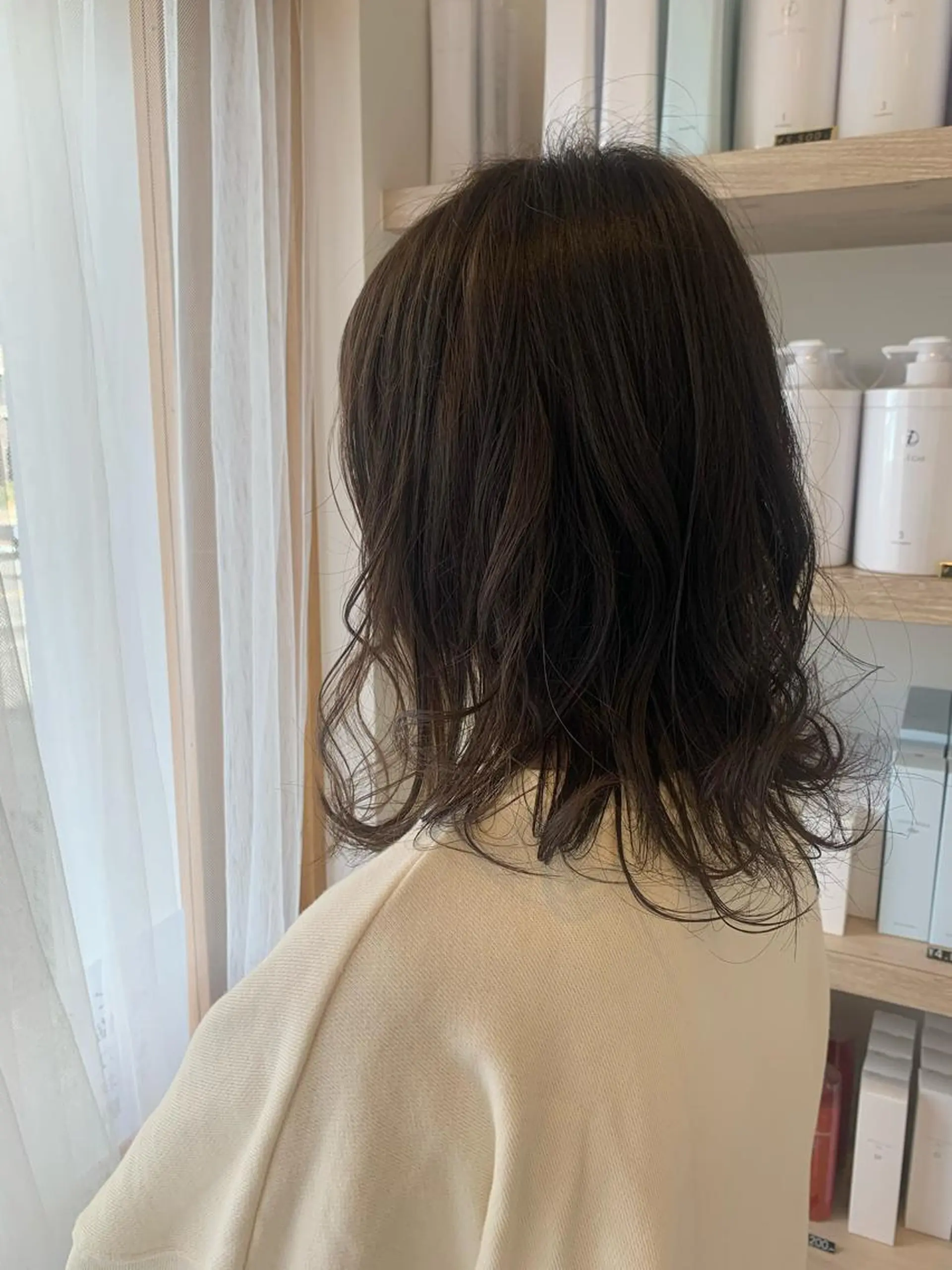 ミディアム カラー アッシュ カット ヘアカラー cher. 新井瑞希のヘアスタイル