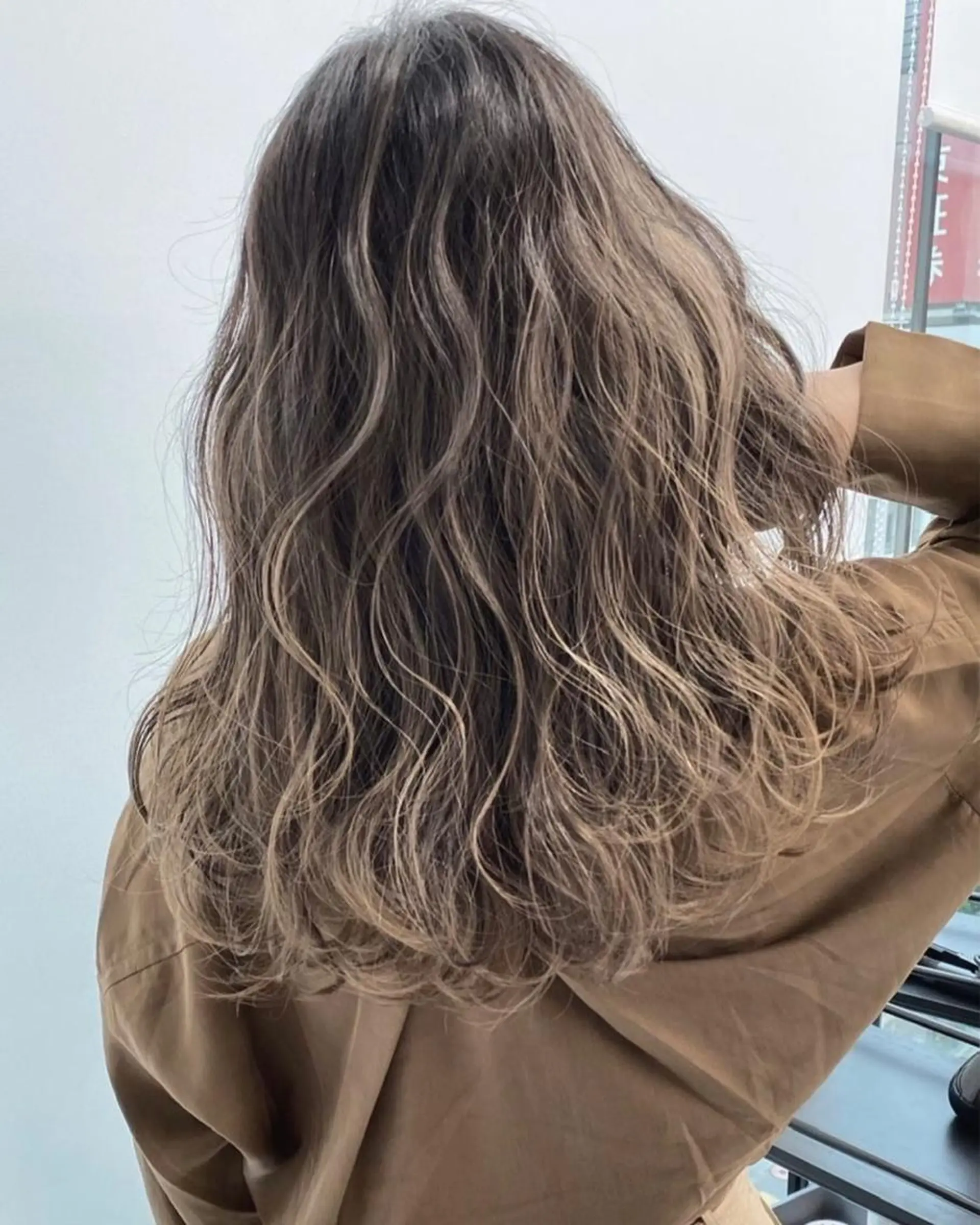 セミロング カラー 🍑🧋ハイトーン 暖色カラーlucaのヘアスタイル