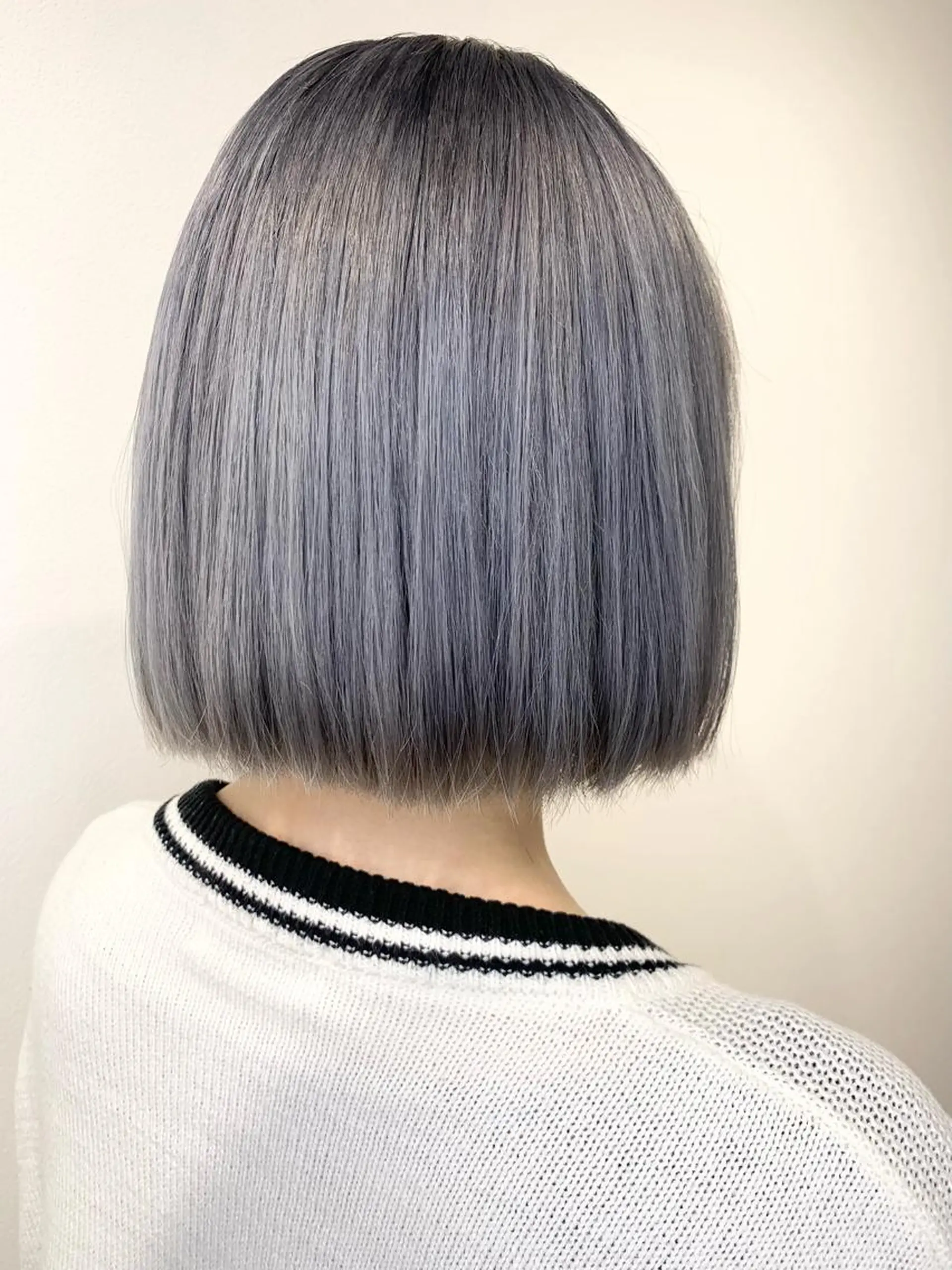 ショート カラー ブリーチ シルバー カット ヘアカラー 佐々木 有彩のヘアスタイル
