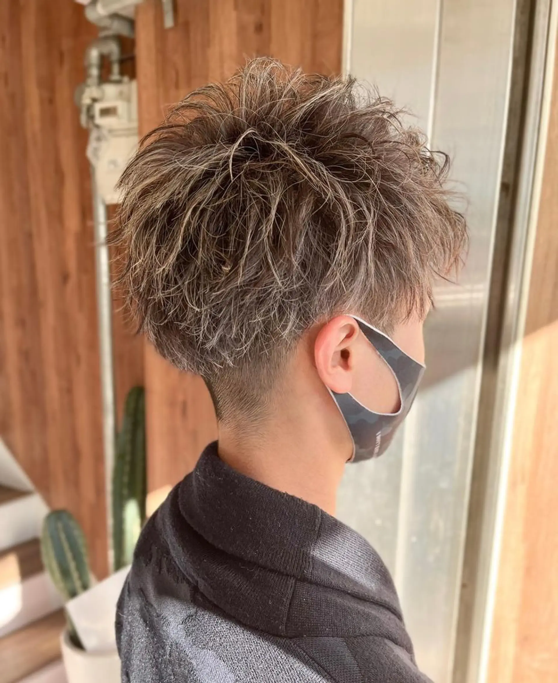 ショート カラー パーマ メンズ メンズハイライト メンズメッシュ メンズパーマ ハイライトカラー メッシュ カット ヘアカラー パーマ トリートメント ヘッドスパ メンズ特化 店長 松元のヘアスタイル