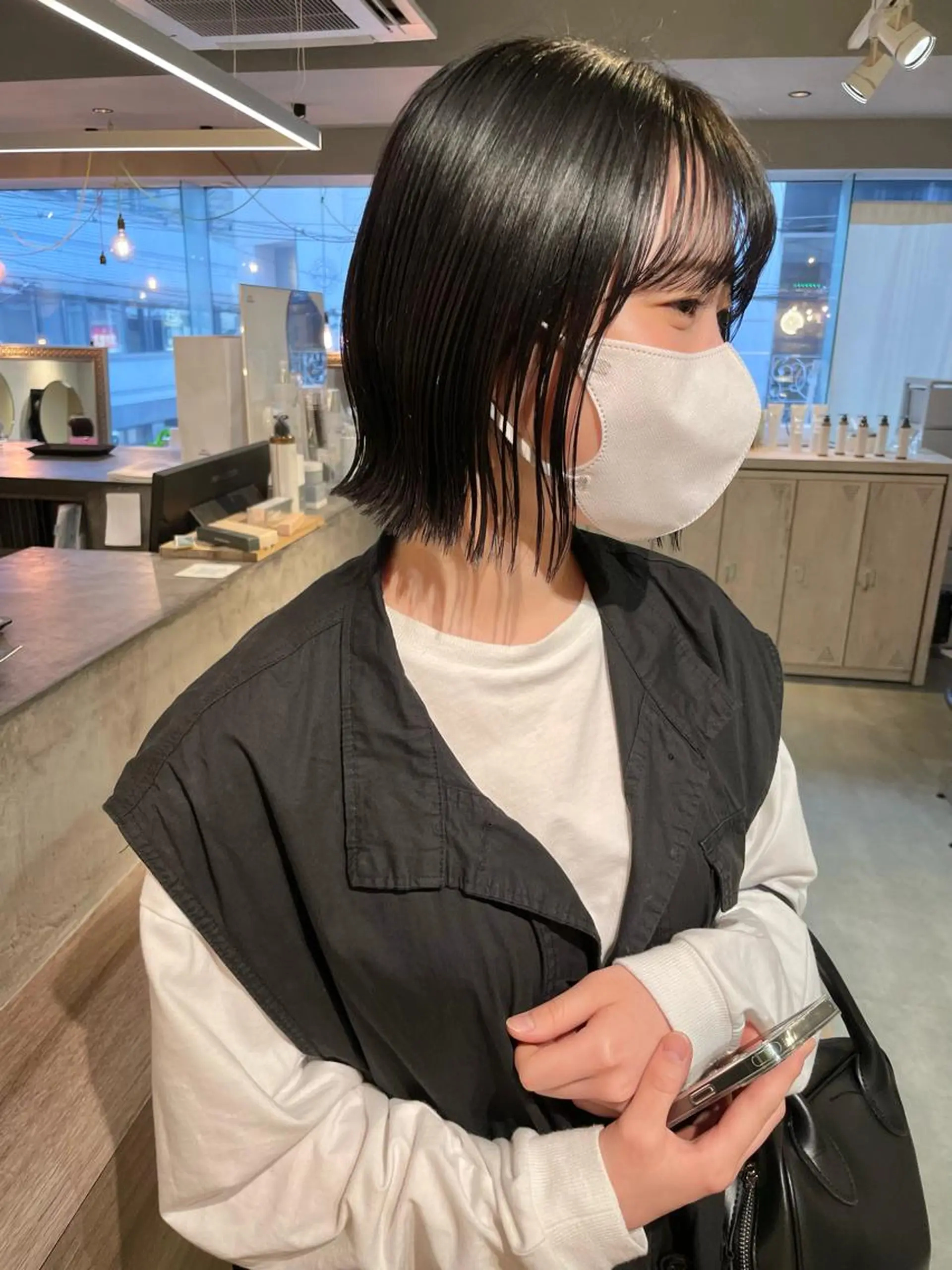 ショート カラー カット ぱつっとボブ 古家 佑真のヘアスタイル