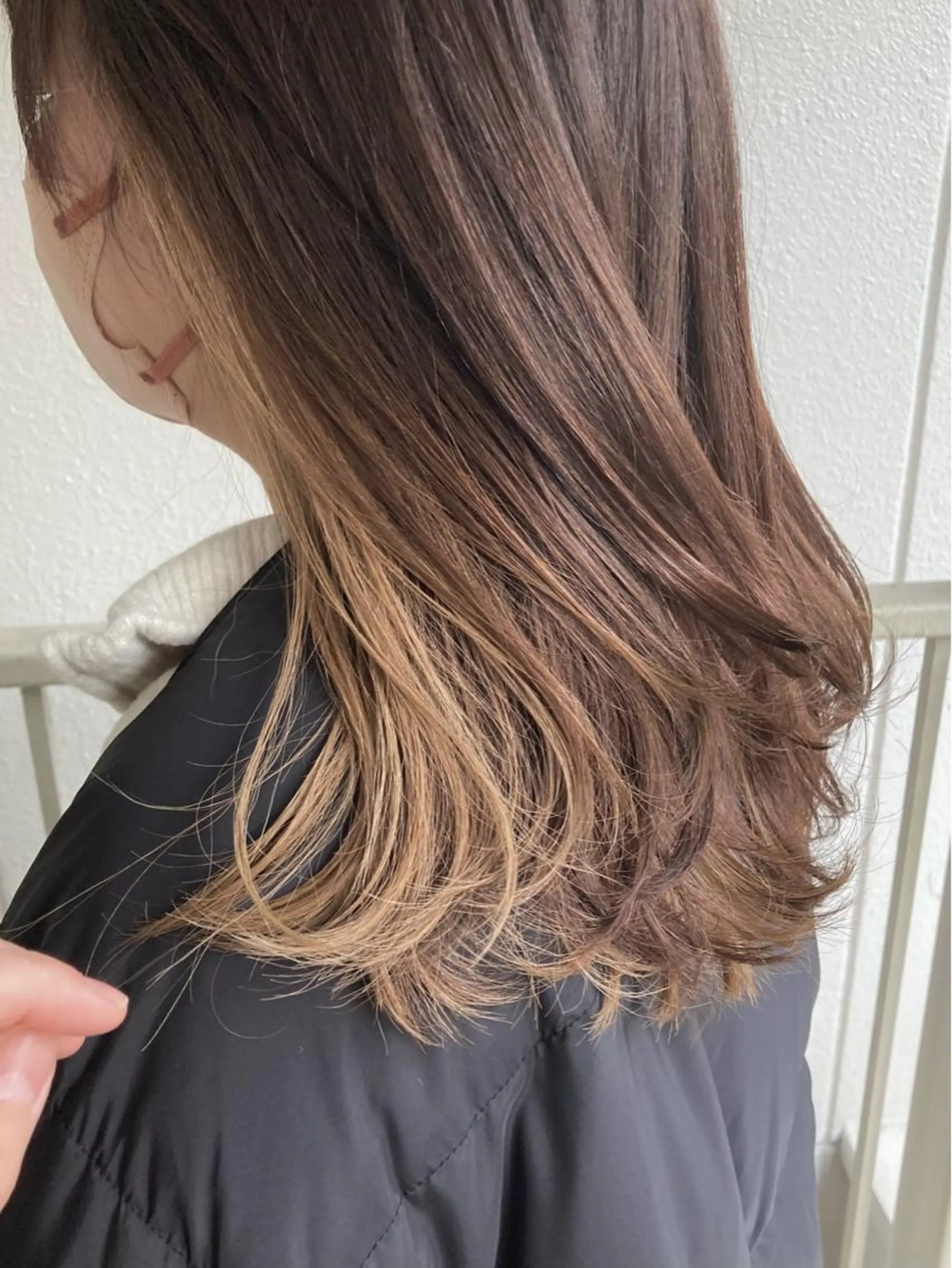 ミディアム roka ノゾミのヘアスタイル