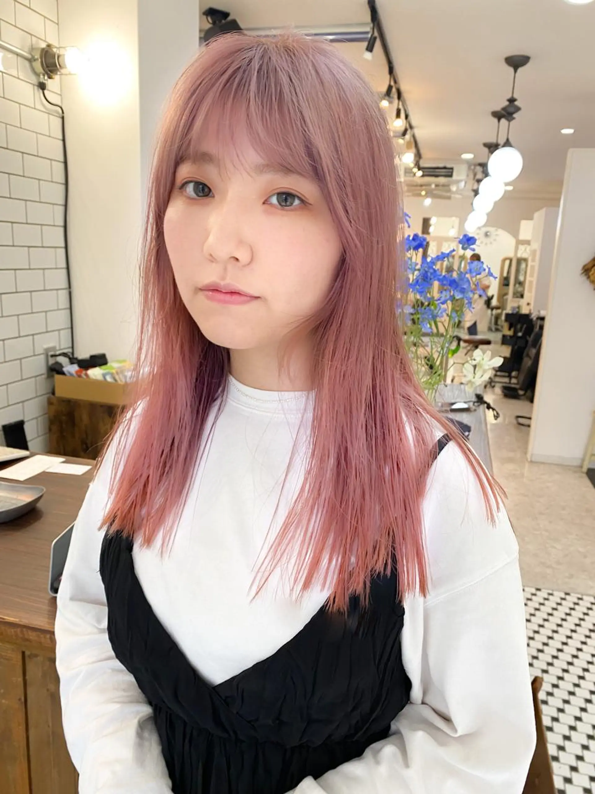 セミロング カラー 顔周りレイヤー/韓国 ブリーチminamiのヘアスタイル