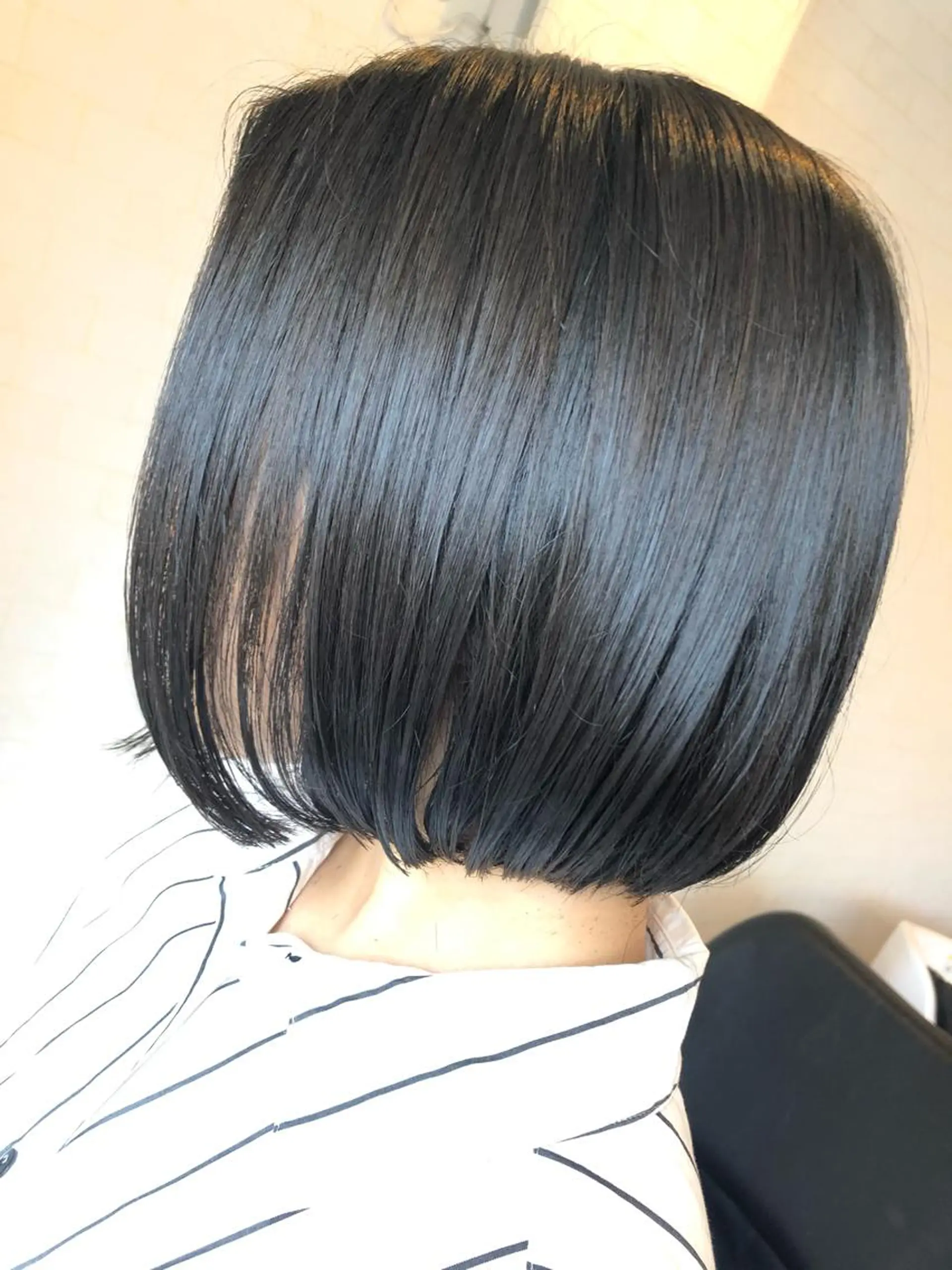 ショート カラー ブルーカラー ブルージュ 透明感カラー イルミナカラー ボブ ヘアカラー 舘野 太嘉宏のヘアスタイル