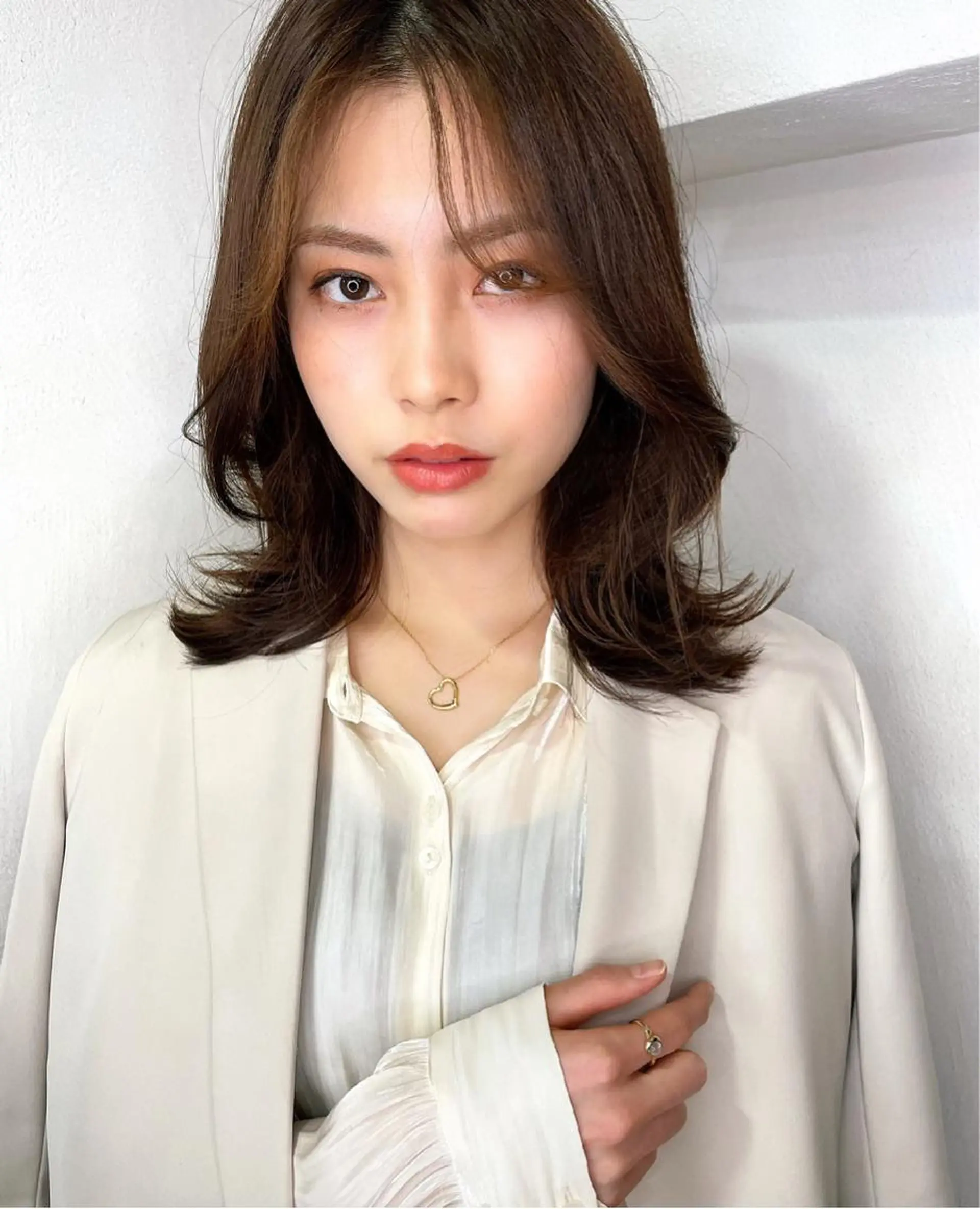 ミディアム レイヤーカット、 大人可愛い　中村美羅のヘアスタイル