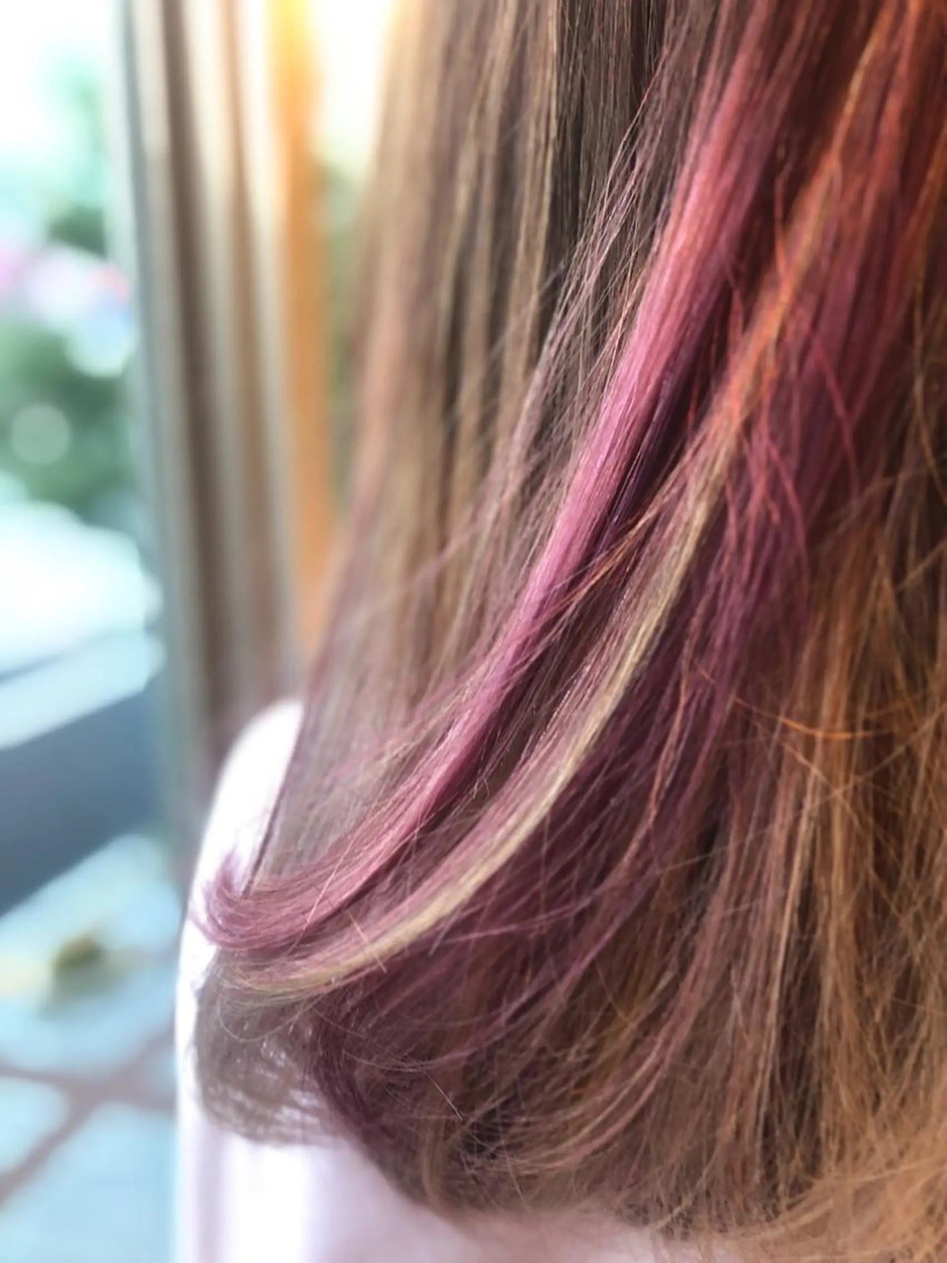 ミディアム カラー ハイライトカラー ハイライト ヘアカラー BEACH　HAIR&NAIL所属・両国駅徒歩1分⭐️ アイロン仕上げのヘアスタイル