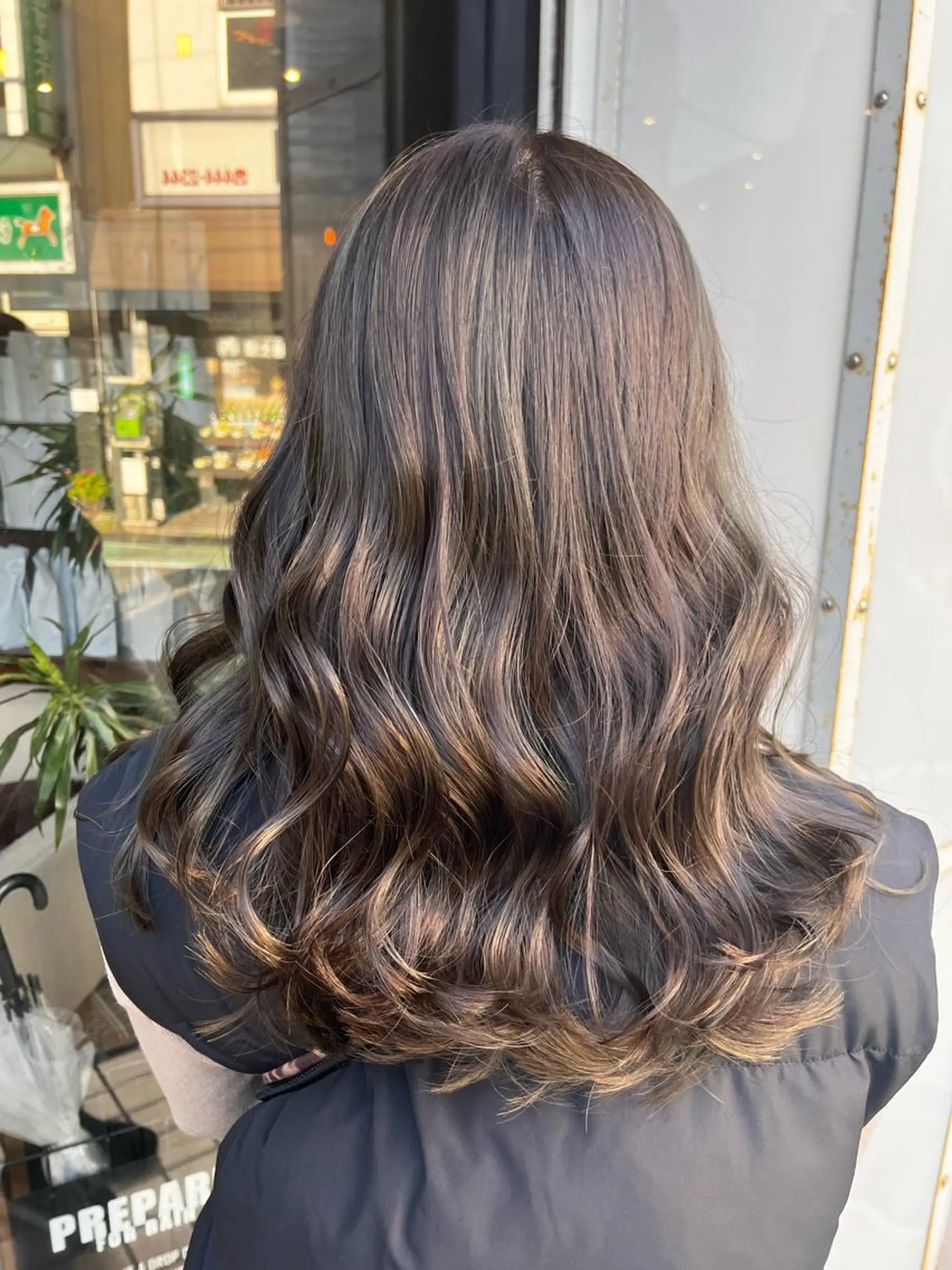 セミロング カラー オリーブカラー ヘアカラー おくだ　りお /ハイトーンカラーのヘアスタイル