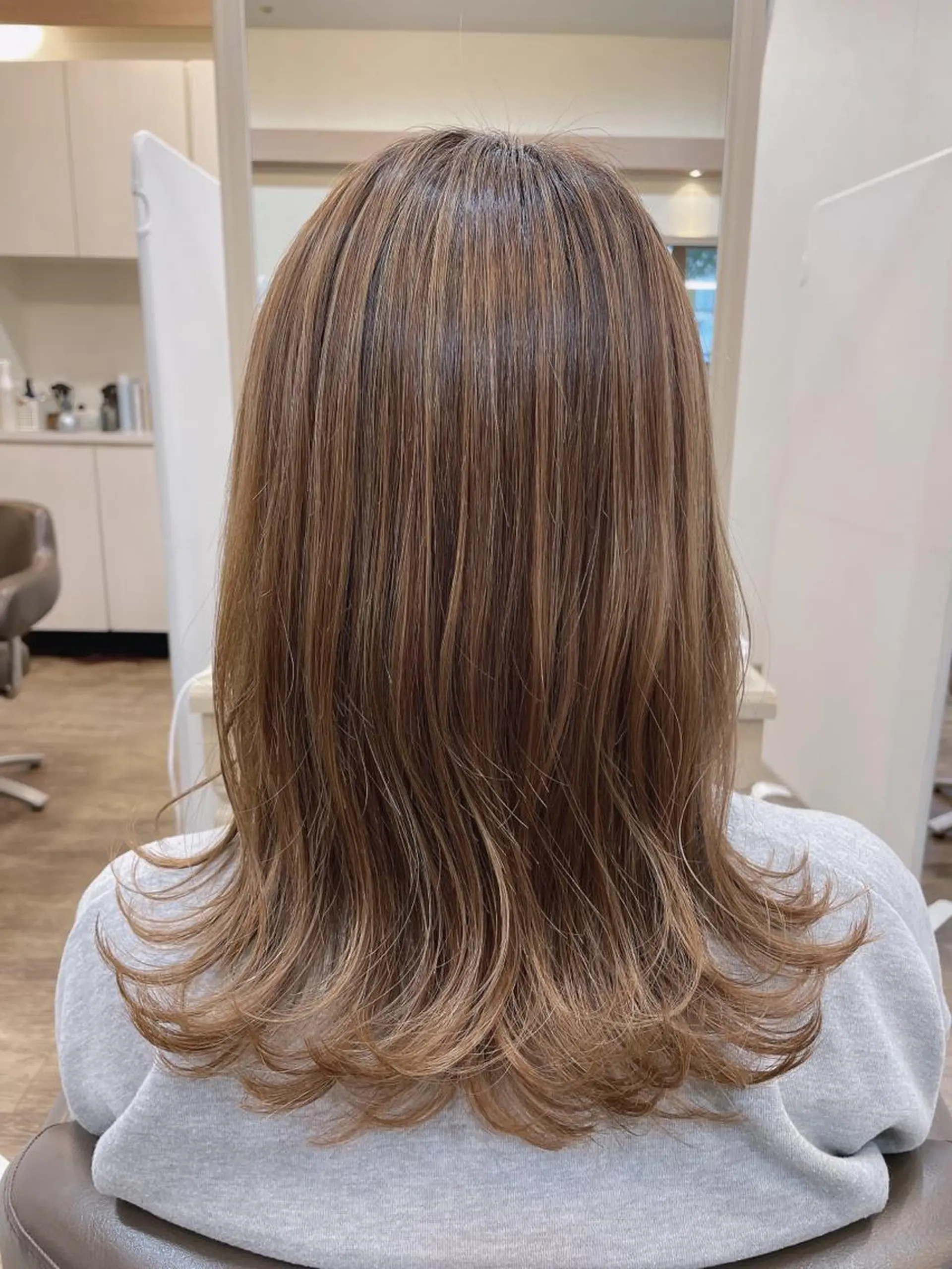 セミロング カラー ベージュカラー ハイライトカラー ハイライト ヘアカラー 尚平 髪質改善 大人のデザインカラーのその他イメージ