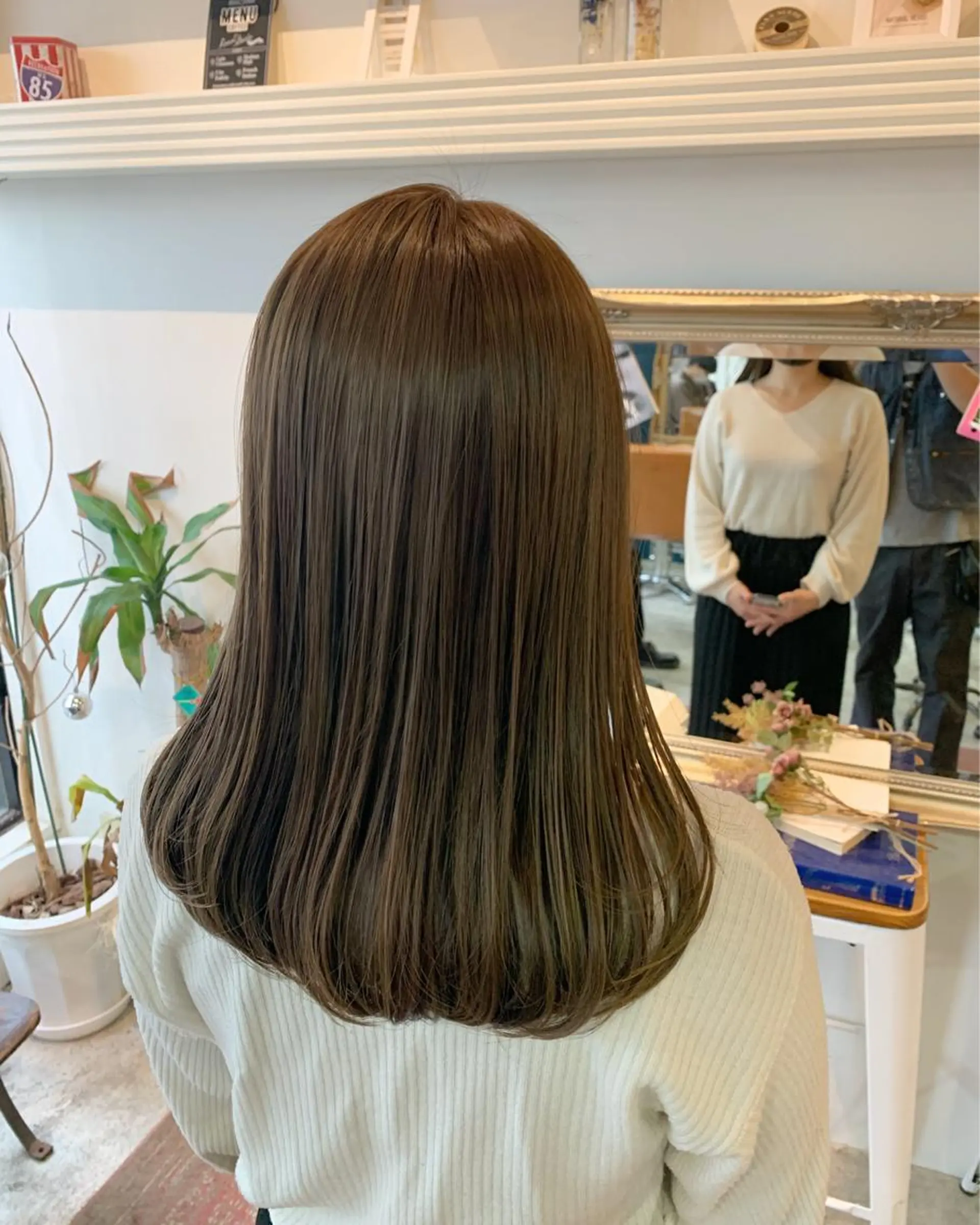 ロング カラー ヘアアレンジ ベージュカラー シアーベージュ カット ヘアカラー トリートメント 山崎 澪のヘアスタイル