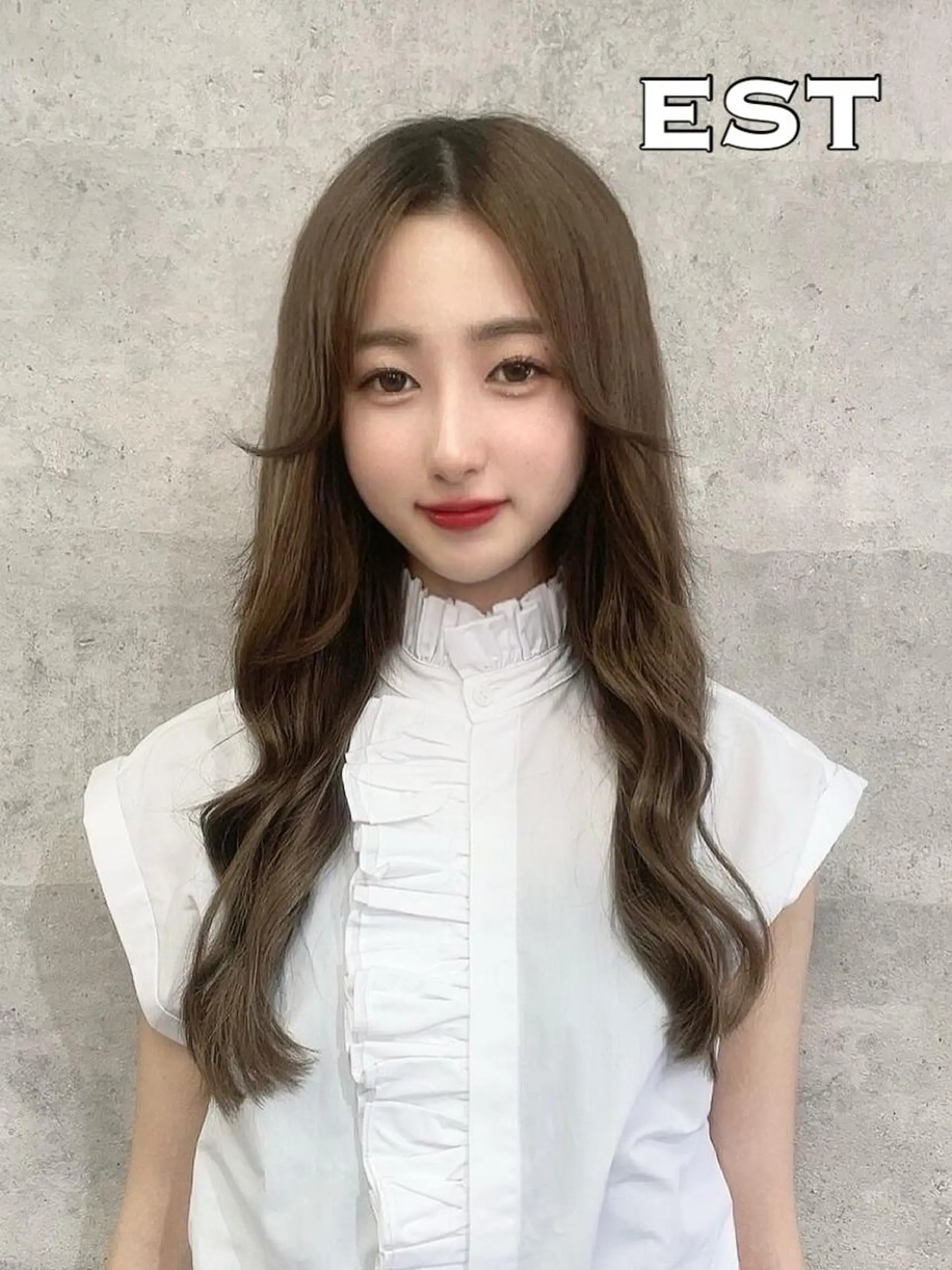 ロング カラー ヘアアレンジ シールエクステ バレイヤージュ ベージュカラー ブリーチ ケアブリーチ M. KURUMIのヘアスタイル