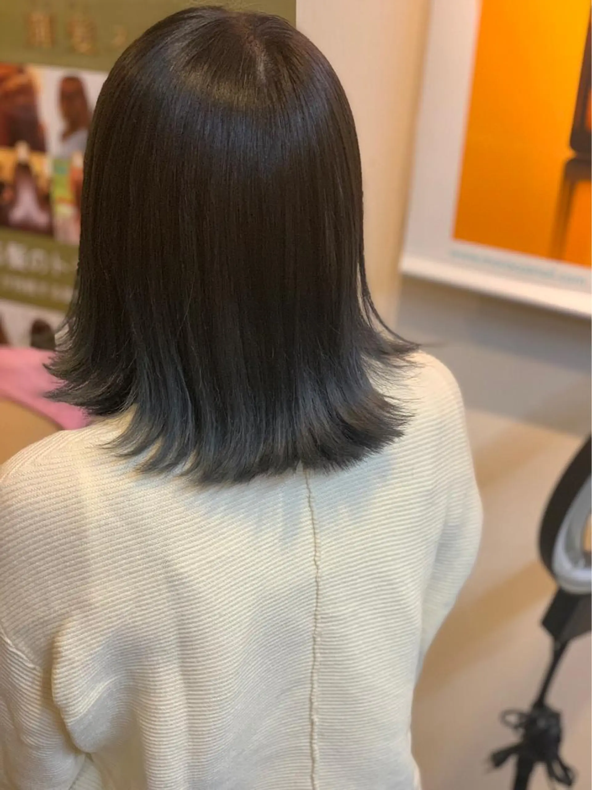 ミディアム アッシュ アッシュグレー juve. 別府のヘアスタイル