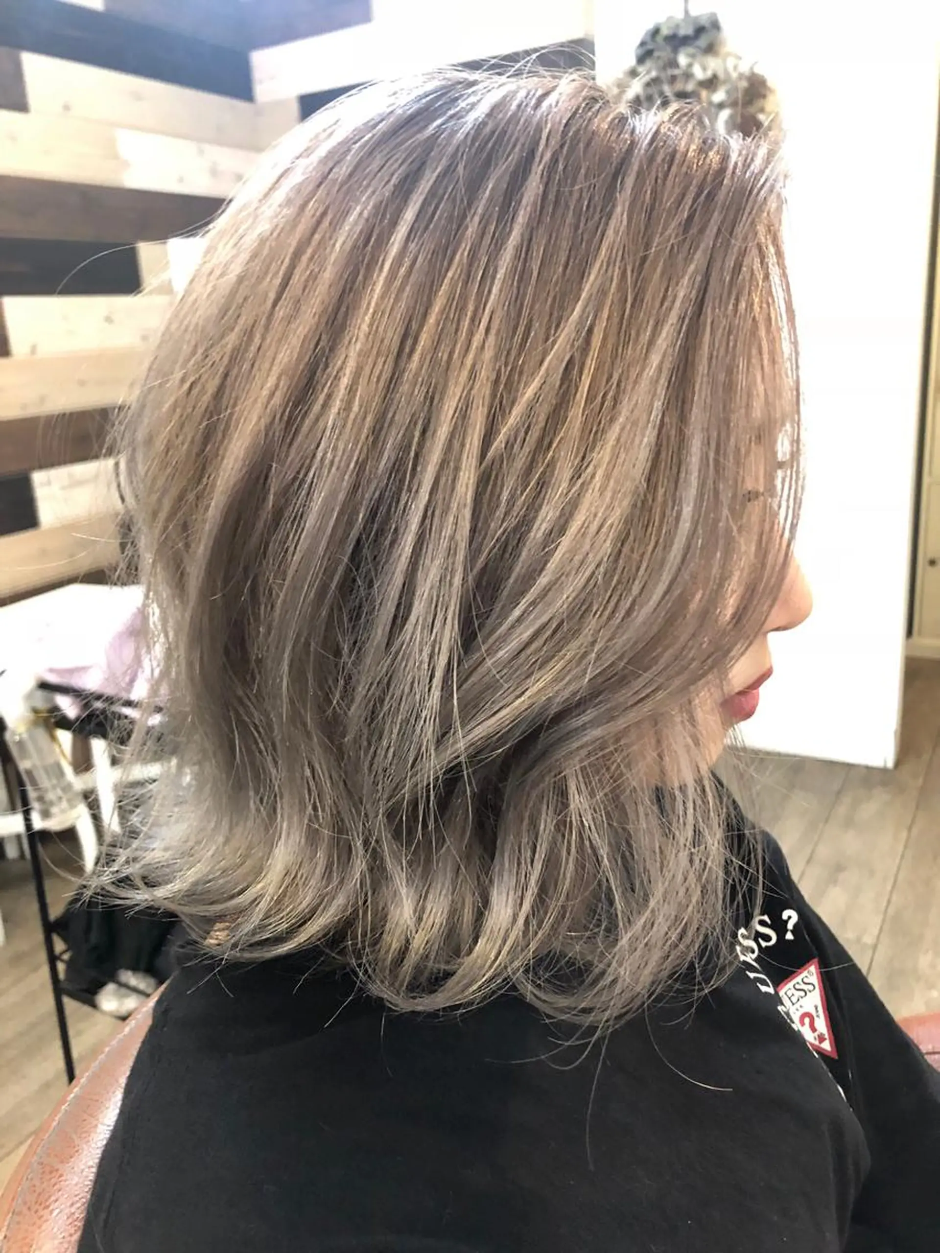 ミディアム カラー パーマ ベージュカラー ブリーチ ダブルカラー ホワイトベージュ ナガミネアリサ/ 学芸大学/海外ヘアのヘアスタイル