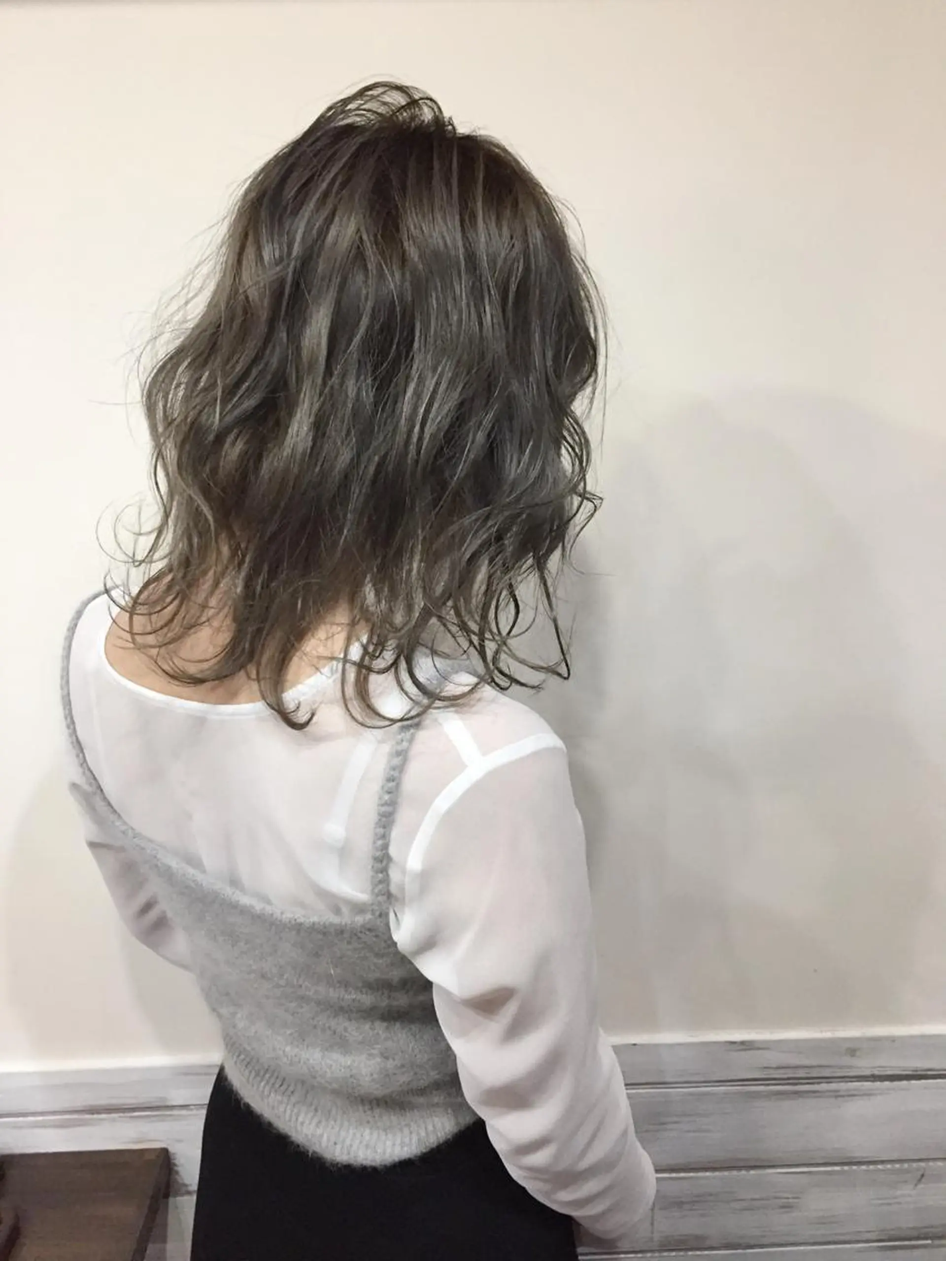 ミディアム カラー グレージュ 縮毛矯正 トリートメント ヘアセット カラー特化サロン大阪 ルービック江坂/新城のヘアスタイル