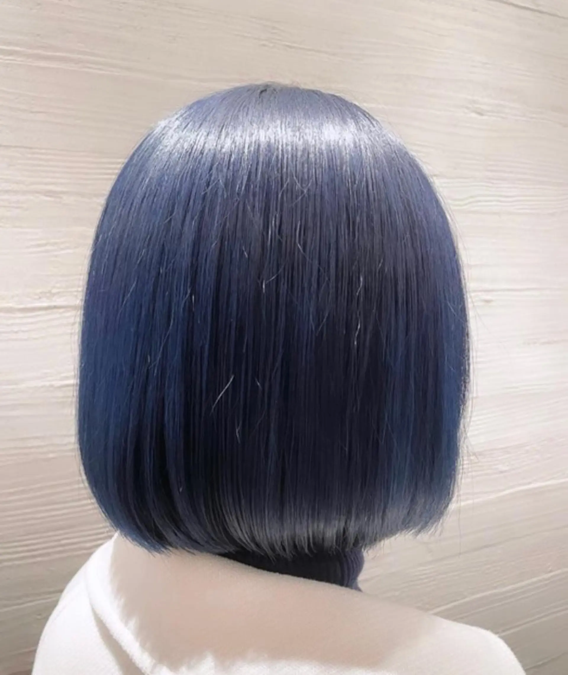 ショート カラー ブルーカラー ネイビーカラー サキ🤍ハイトーン 🩰くびれ巻きヘアのヘアスタイル