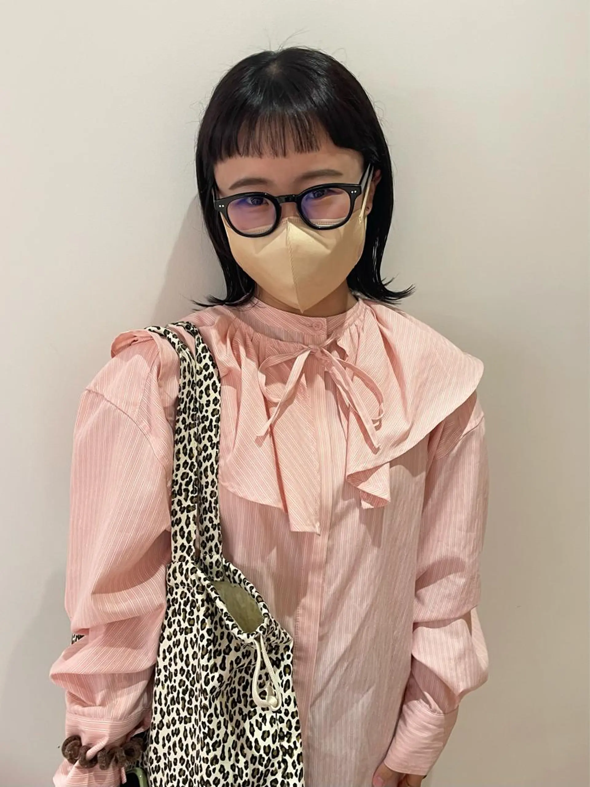 ミディアム カラー ヘアカラー トリートメント MIU/ルーツカラー ボブ/顔周りレイヤーのヘアスタイル
