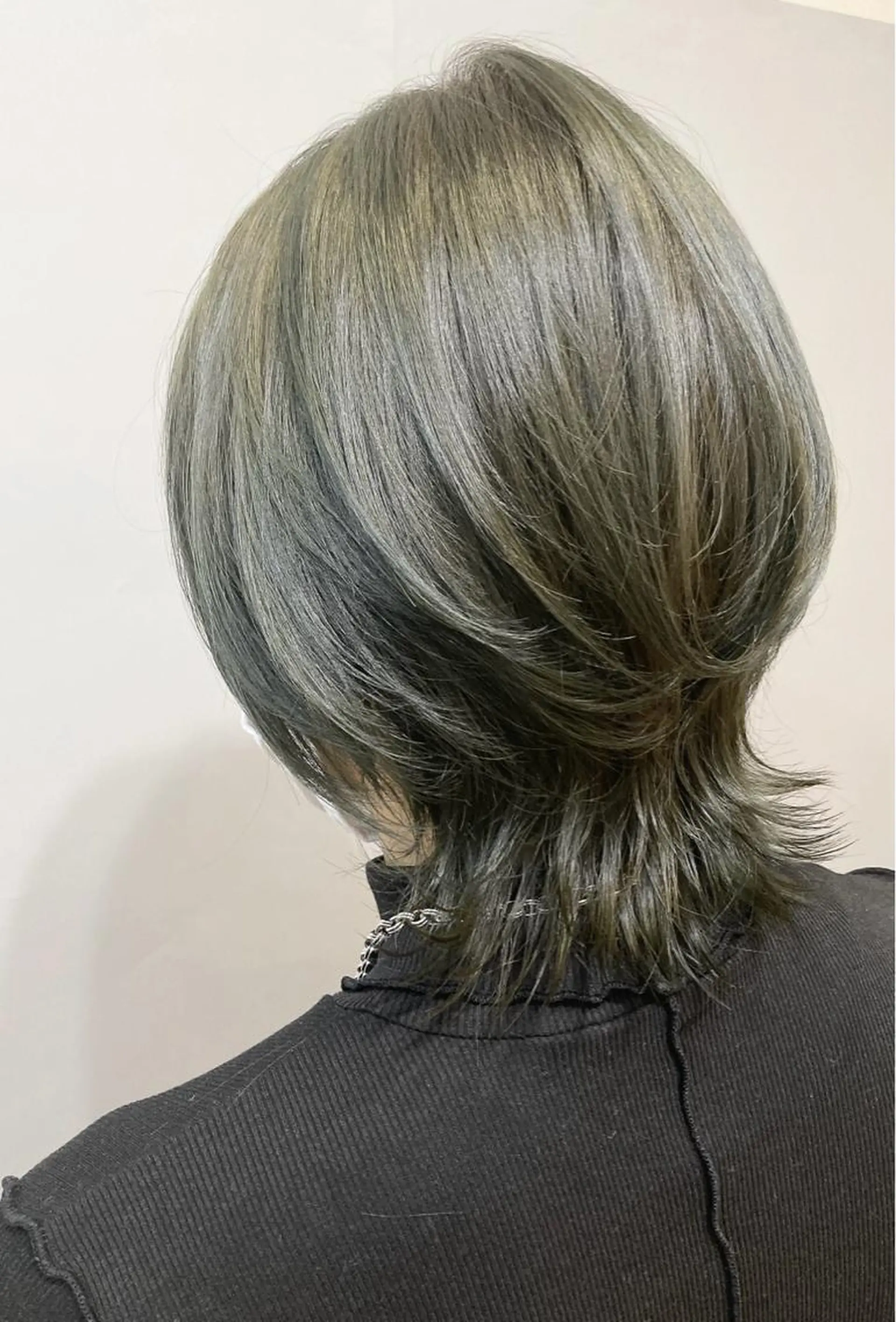 ミディアム レイヤーカット ウルフカット ウルフレイヤー カット ヘアカラー トリートメント 🌈艶髪🌈 金城リキのヘアスタイル
