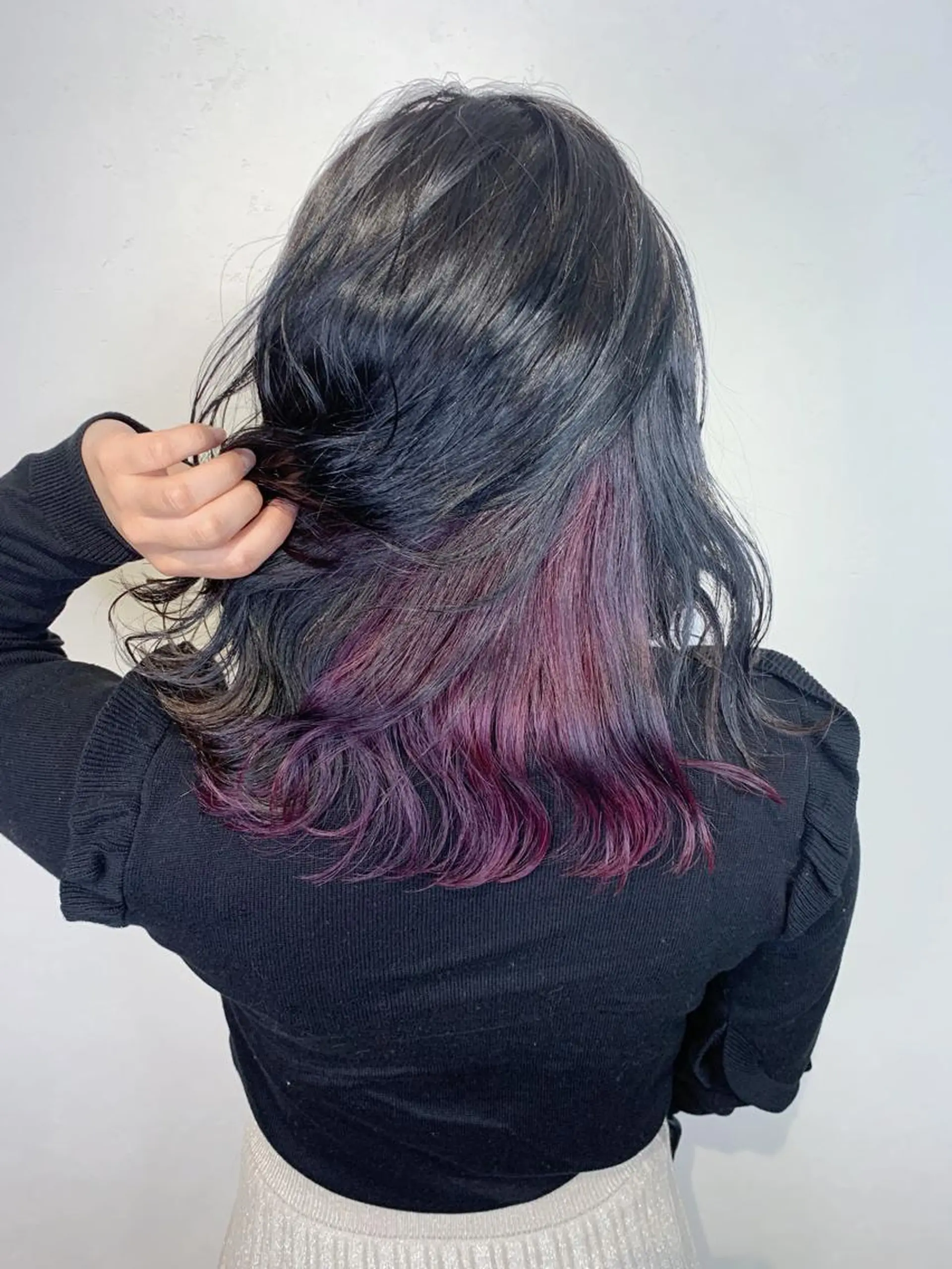 セミロング カラー インナーカラー パープルカラー _WHITE 天神店 YUMEKA🐻のヘアスタイル
