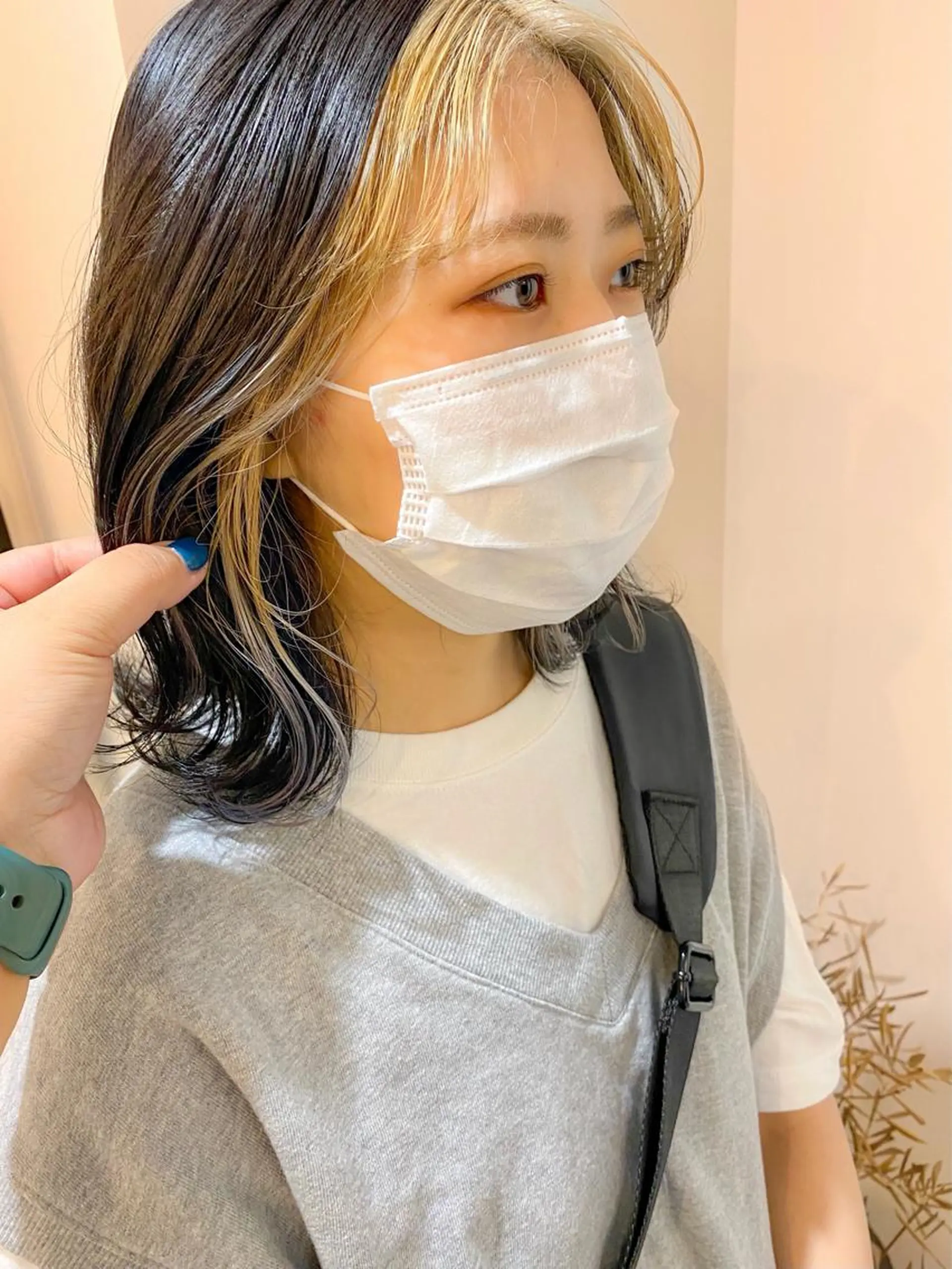 ミディアム カラー ミストバング  フェイスフレーミング louwe 武藤幸世のヘアスタイル