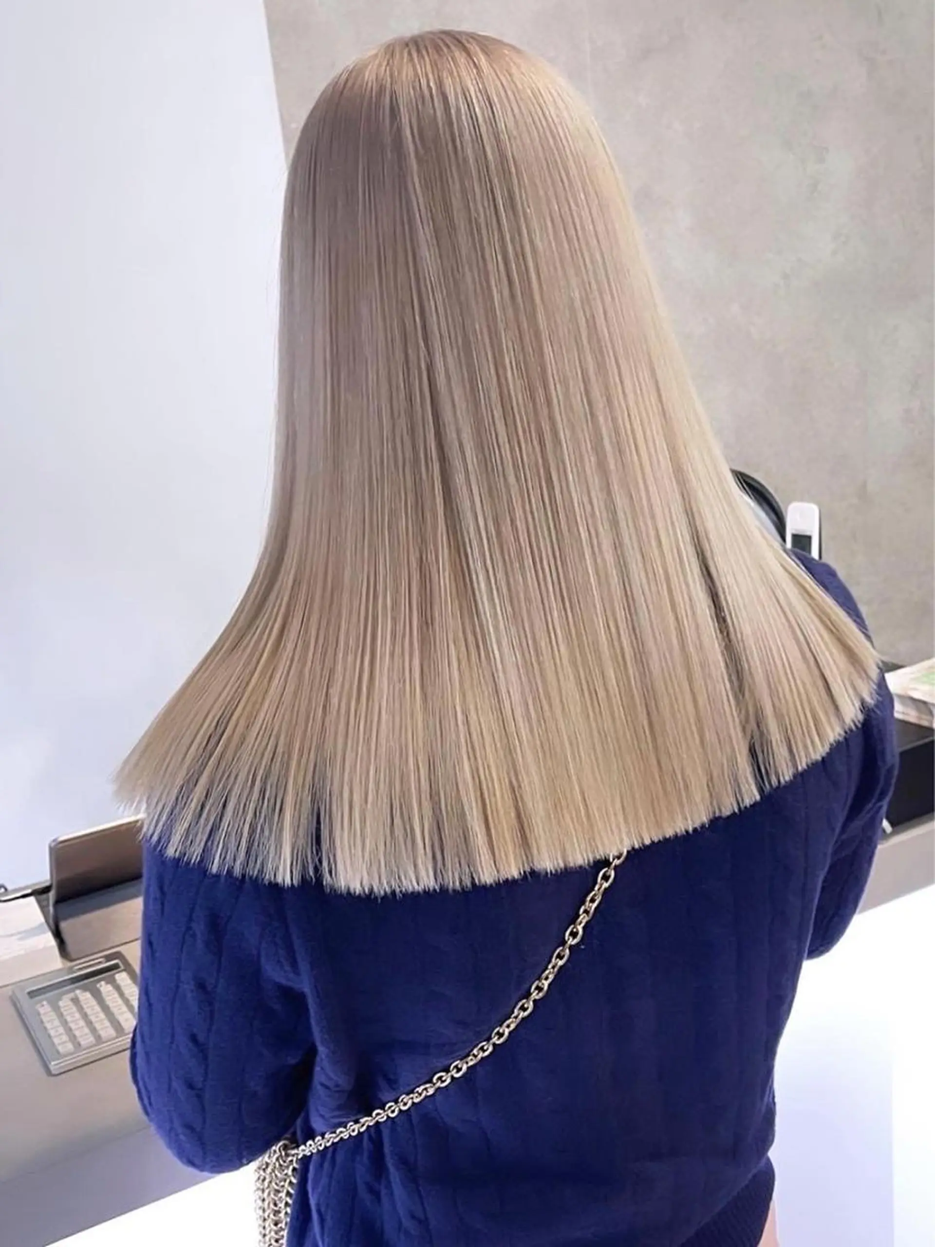 ロング カラー ベージュカラー ブリーチ ブロンド ハイトーンカラー ラベンダーカラー 透明感カラー 大人グレージュ有村のヘアスタイル