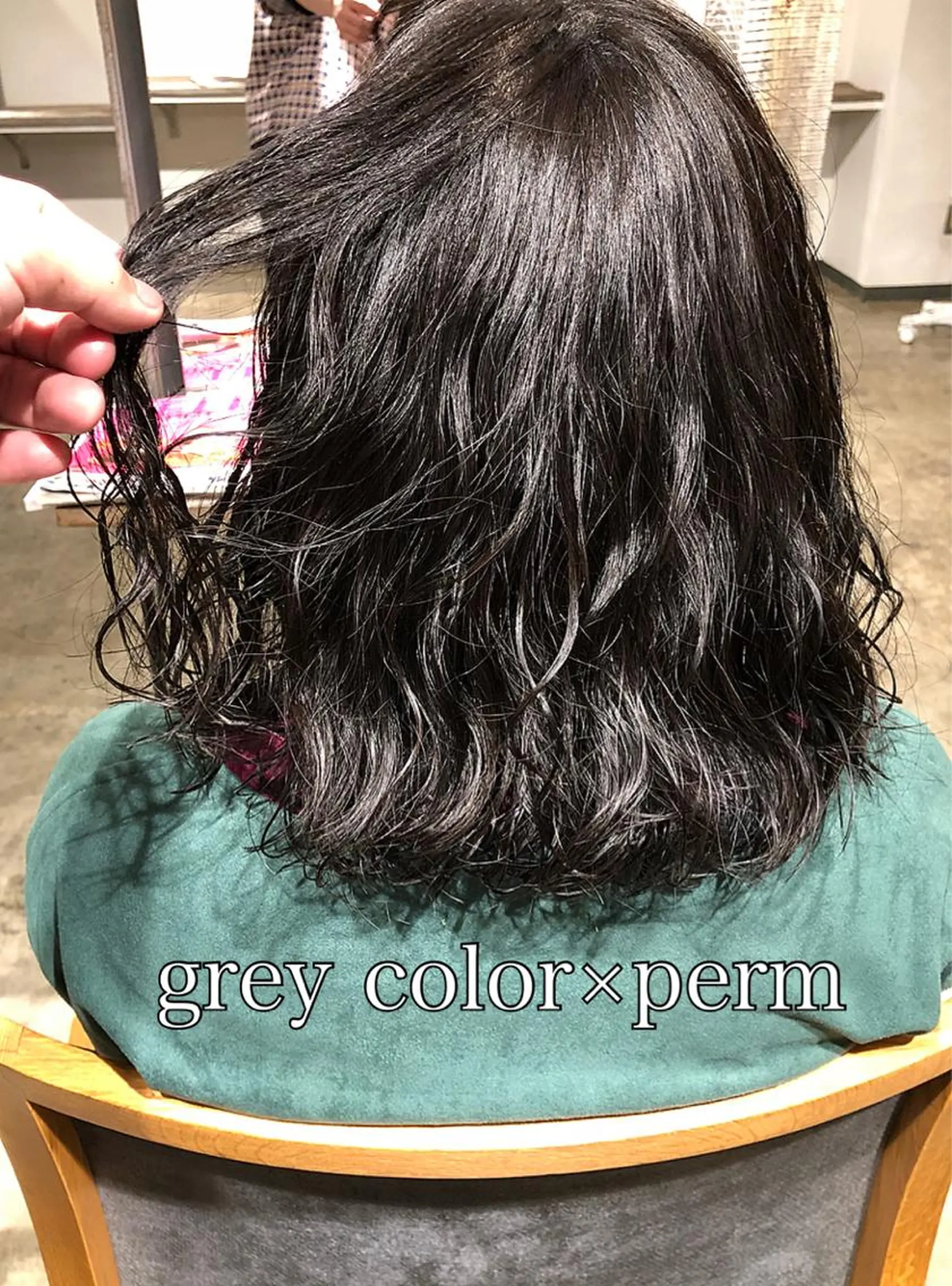 ミディアム カラー パーマ カット パーマ トリートメント ハイトーン/レイヤー /ケアブリーチ石川治のヘアスタイル