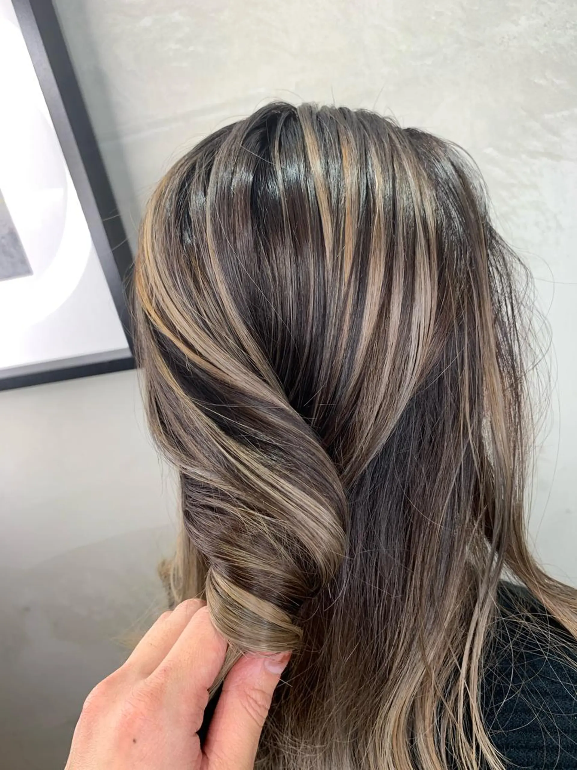 セミロング ハイライト 佐藤/本物志向の 髪質改善サロンのヘアスタイル