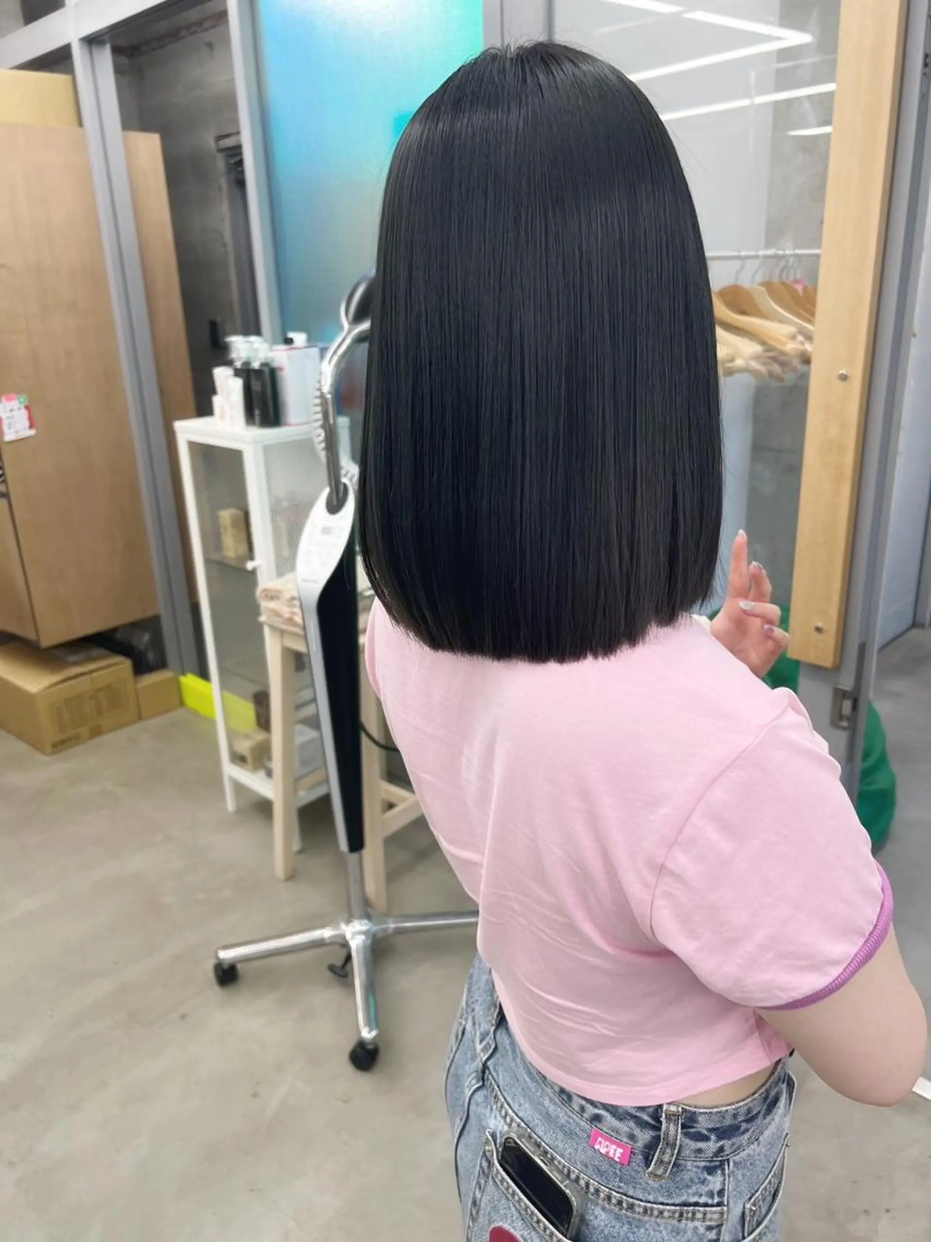 セミロング ヘアアレンジ パーマ カラー セミロングパーマ ベージュカラー ブリーチ ケアカラー イヤリングカラー カット トリートメント ヘッドスパ ヘアケア特化型サロン newi 京橋のヘアスタイル